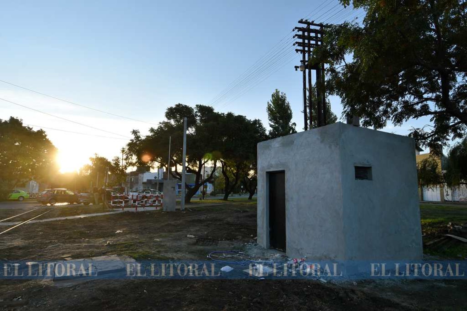 Nuevas barreras para mejorar la seguridad ferroviaria de la ciudad. Paso a nivel de Facundo Zuviría.