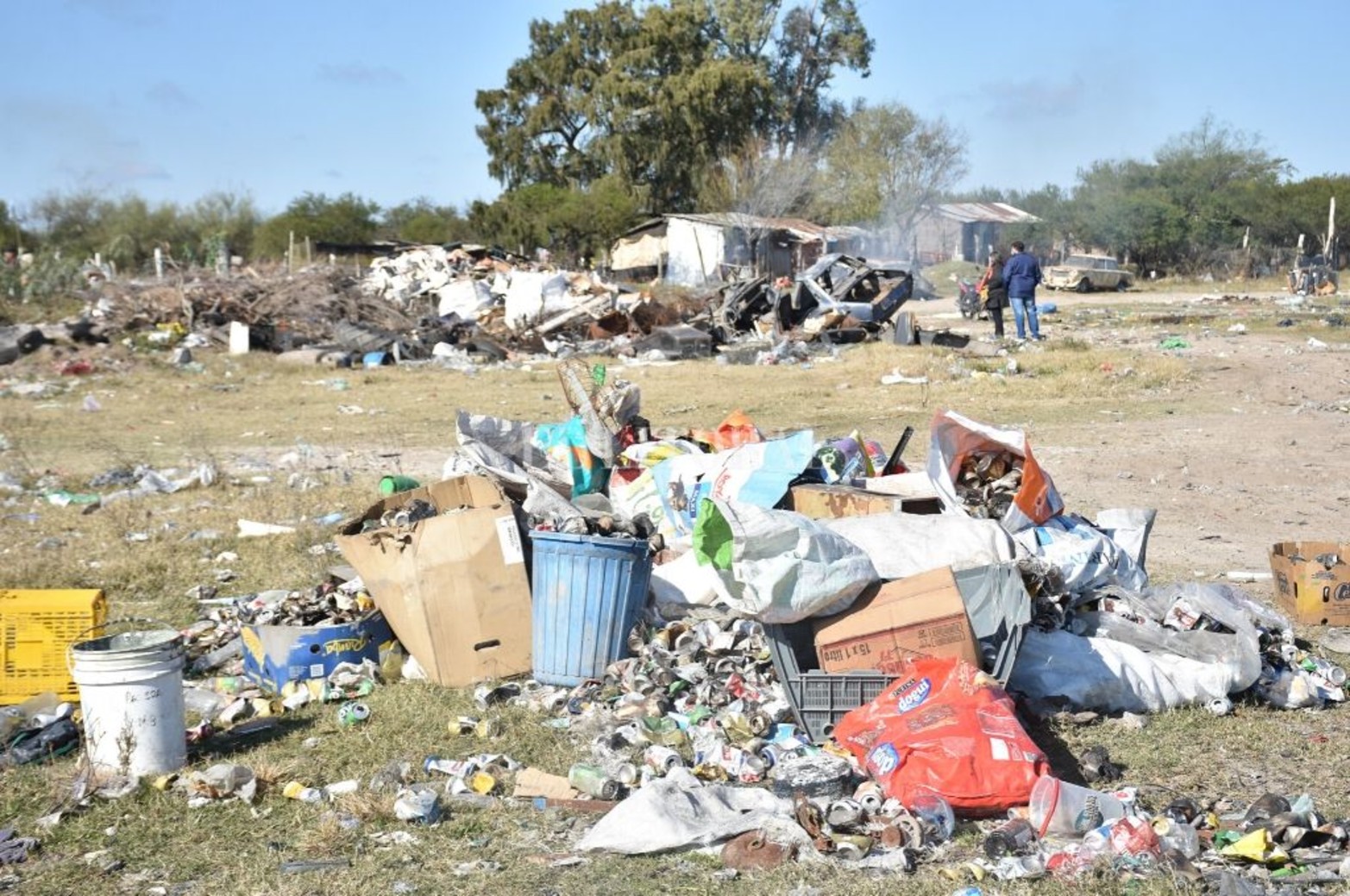 En el ejido de Arroyo Leyes, la comuna tira la basura en el valle de inundación de la laguna Setúbal.