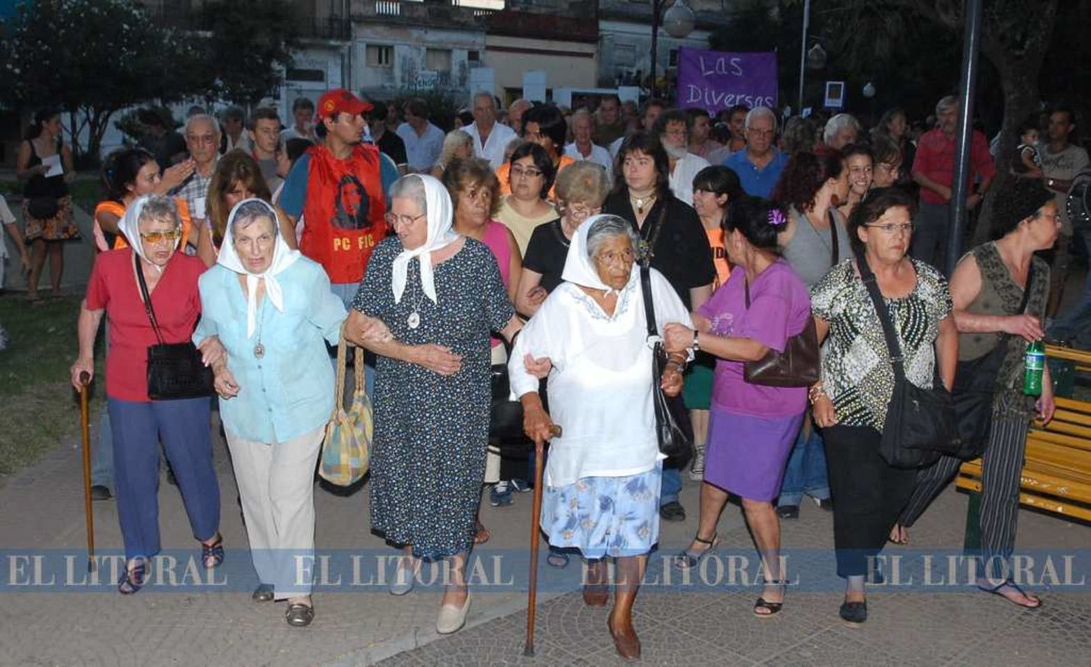 Desde la plaza del Soldado, lugar de concentración, para luego movilizarse hasta casa de Gobierno. Fue el 24 de marzo de 2009.