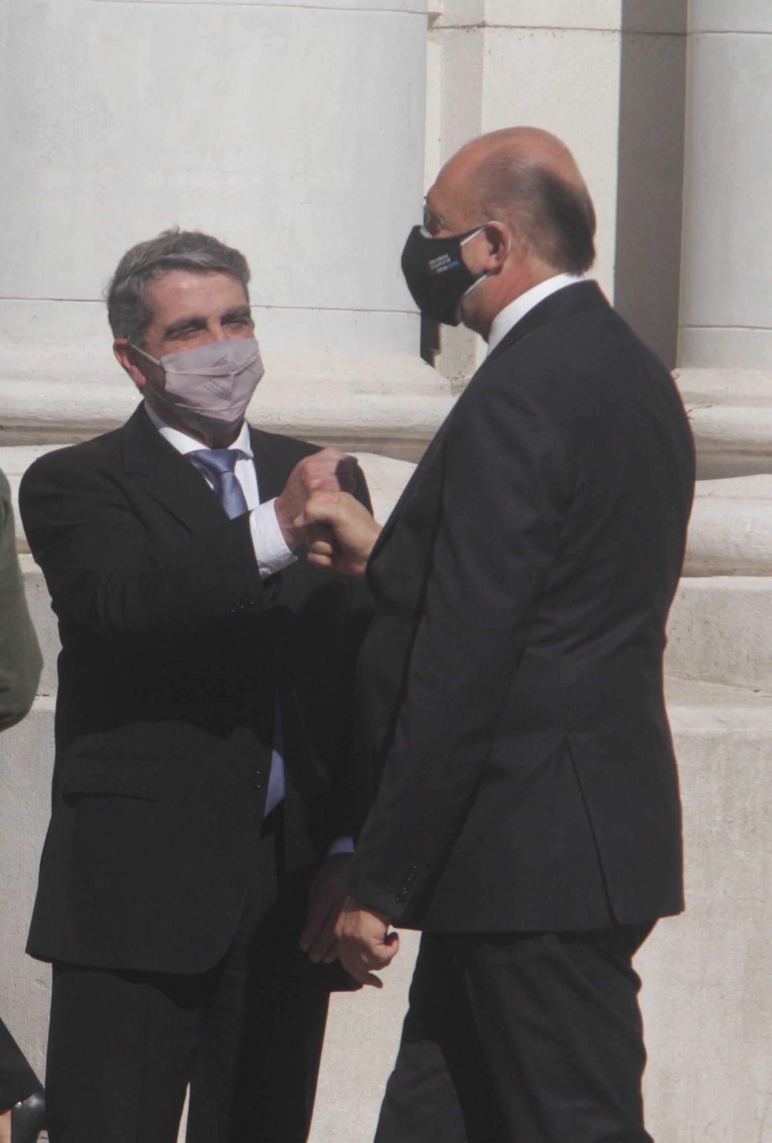 Los legisladores que recibieron al gobernador.