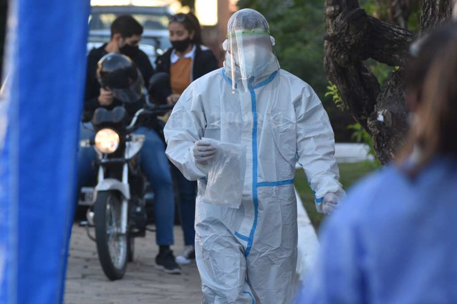 La ciudad de Santa Fe tiene un nuevo lugar para realizar hisopado: El viejo hospital Iturraspe. Con turno previo se ingresa por Perón al 3400 y se sale por calle Obispo Gelabert.