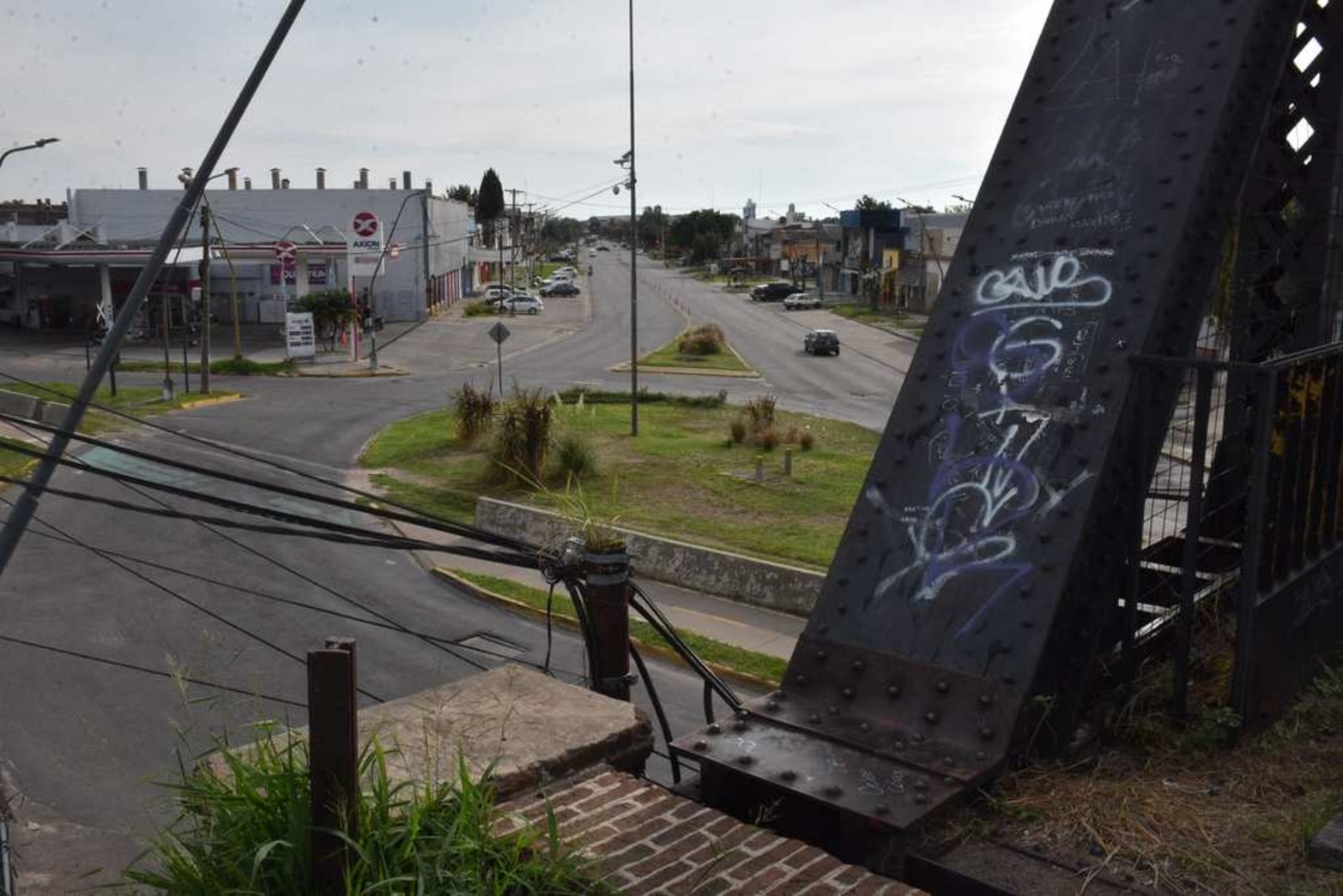 Centro comercial Aristóbulo del Valle. Desde el puente Negro, una imagen descriptiva.