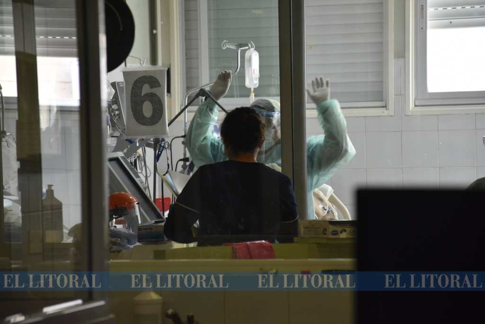 El recurso humano en las terapias intensivas. El personal de salud de la provincia sigue en la primera línea de exposición de contagiarse con el virus Covid-19. El recurso humano podría sentirse a pesar de que haya camas disponibles para recibir pacientes.