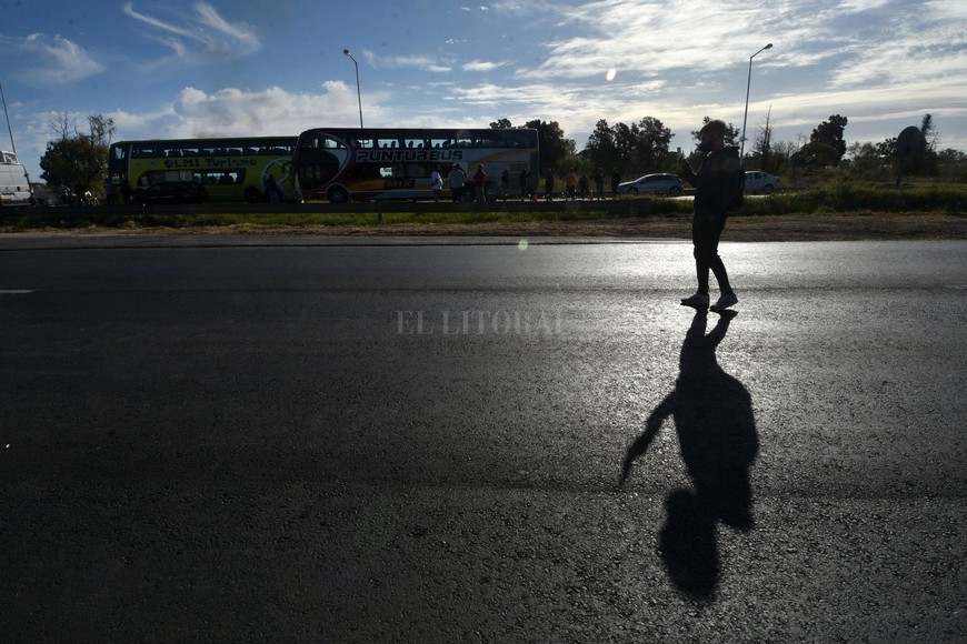 Así fue el corte de transportistas en la autopista Santa Fe-Rosario