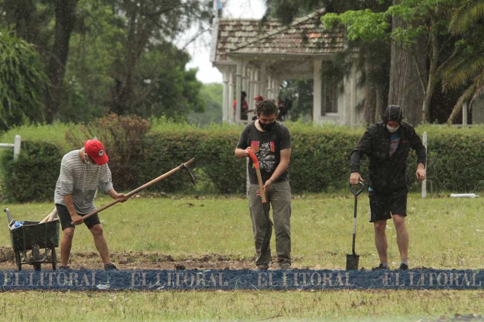 22 de octubre. Santa Elena, Entre Ríos. Un conflicto familiar en la familia Etchevehere llevó a ser noticia nacional. El tema usurpación de tierra de la mano del dirigente Juan Grabois puse en el tapete la discusión. Una semana tardó la justicia en pedir el desalojo.