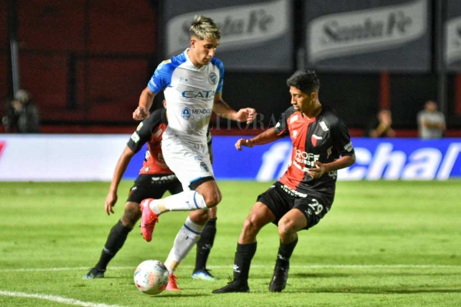 Colón y Godoy Cruz jugaron un partidazo y empataron 2 a 2.