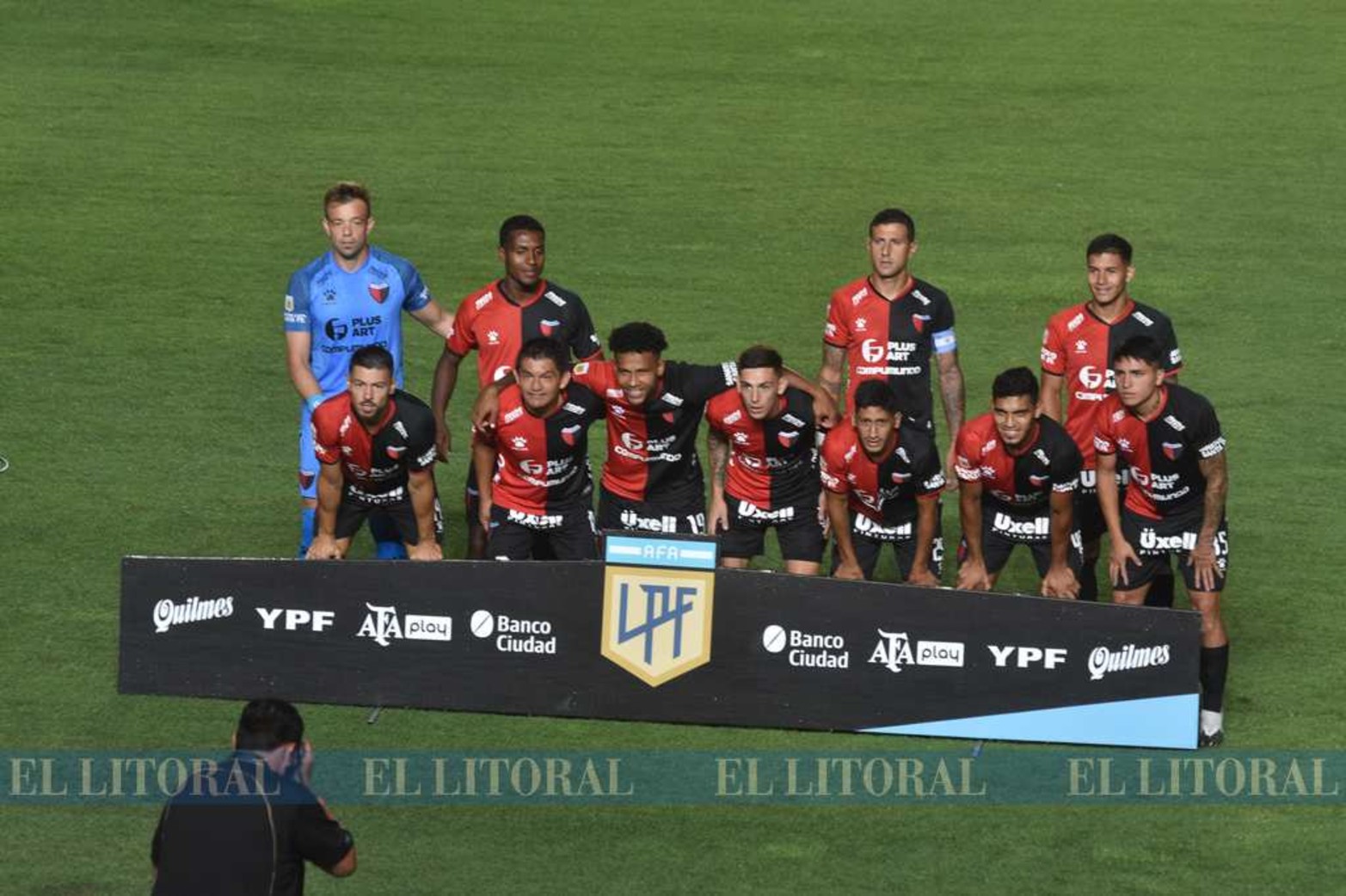 El equipo que presentó el DT Eduardo Domínguez.