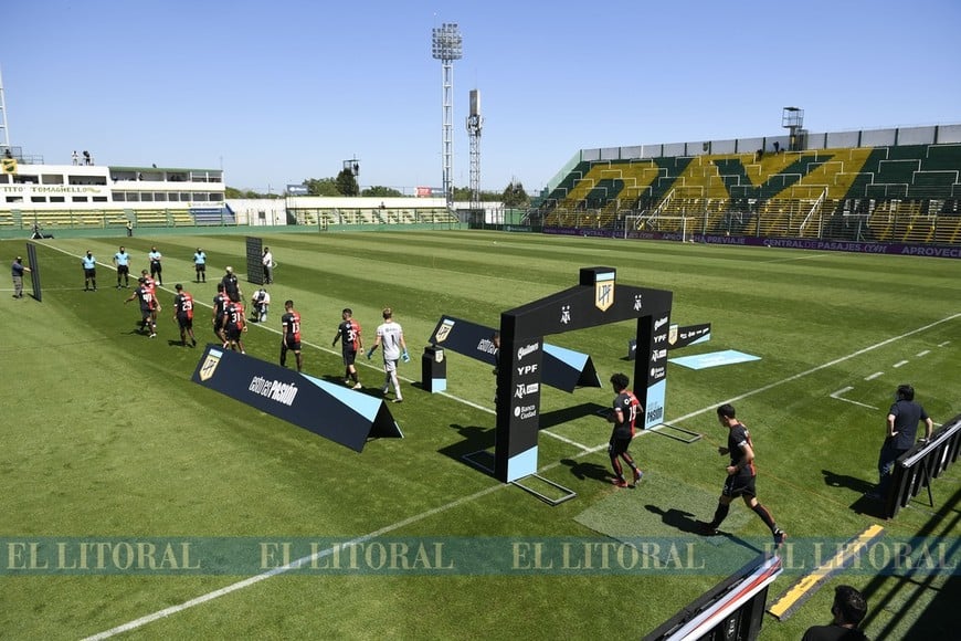 Colón goleó en el debut