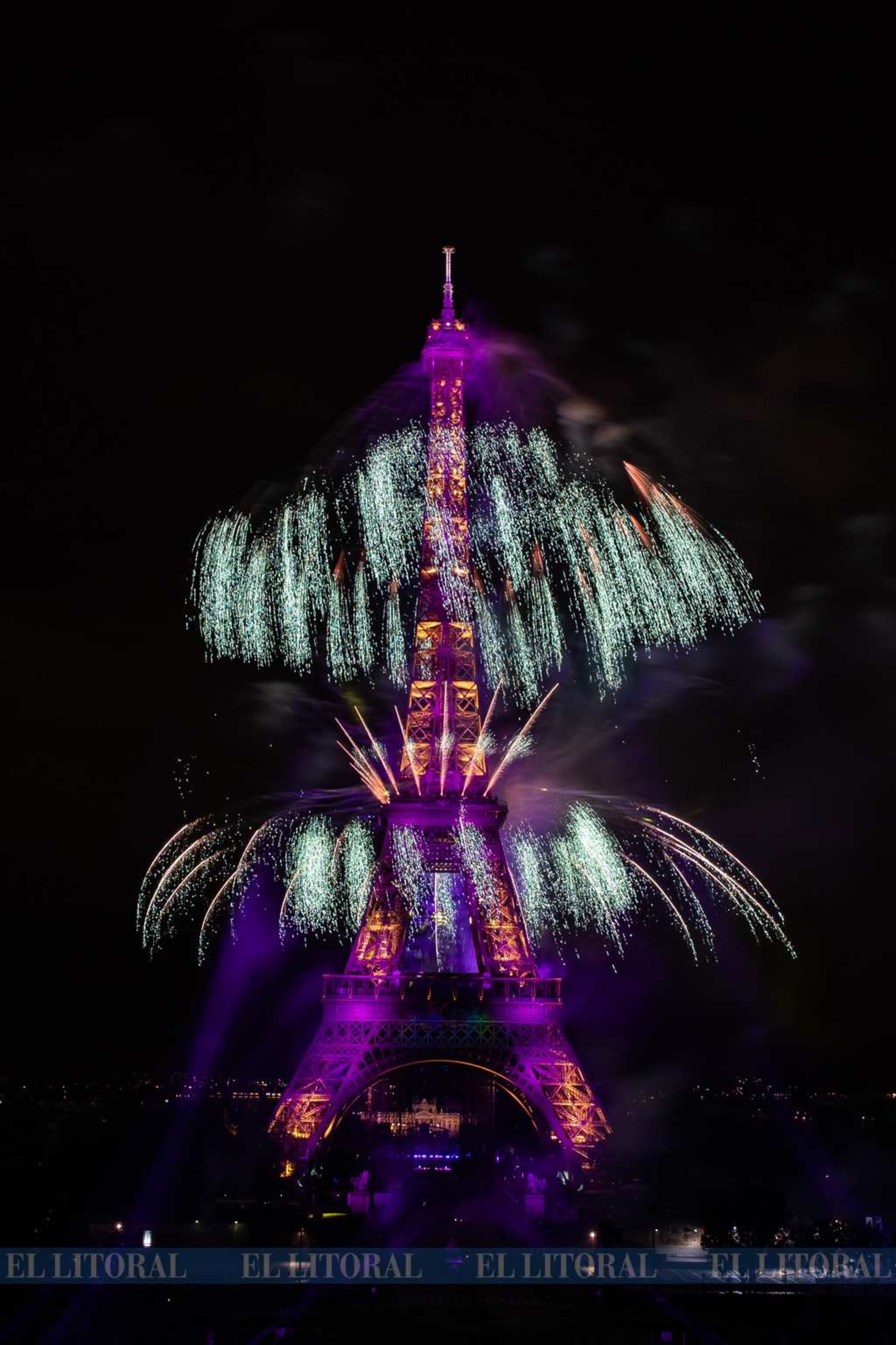 El día nacional de Francia, celebrado ayer 14 de julio,fue instituido por ley en 1880 para conmemorar la toma de la Bastilla del 14 de julio de 1789, símbolo del fin de la monarquía absoluta, y la Fiesta de la Federación del mismo día de 1790, símbolo de la unión de la nación francesa.