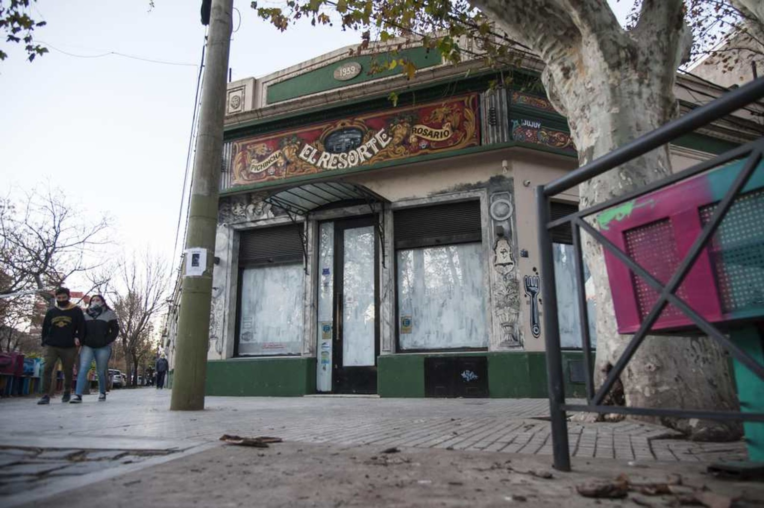 El Resorte en Pichincha...La zona del barrio creció en estos últimos años. Sigue con sus ventanas pintadas de blanco.