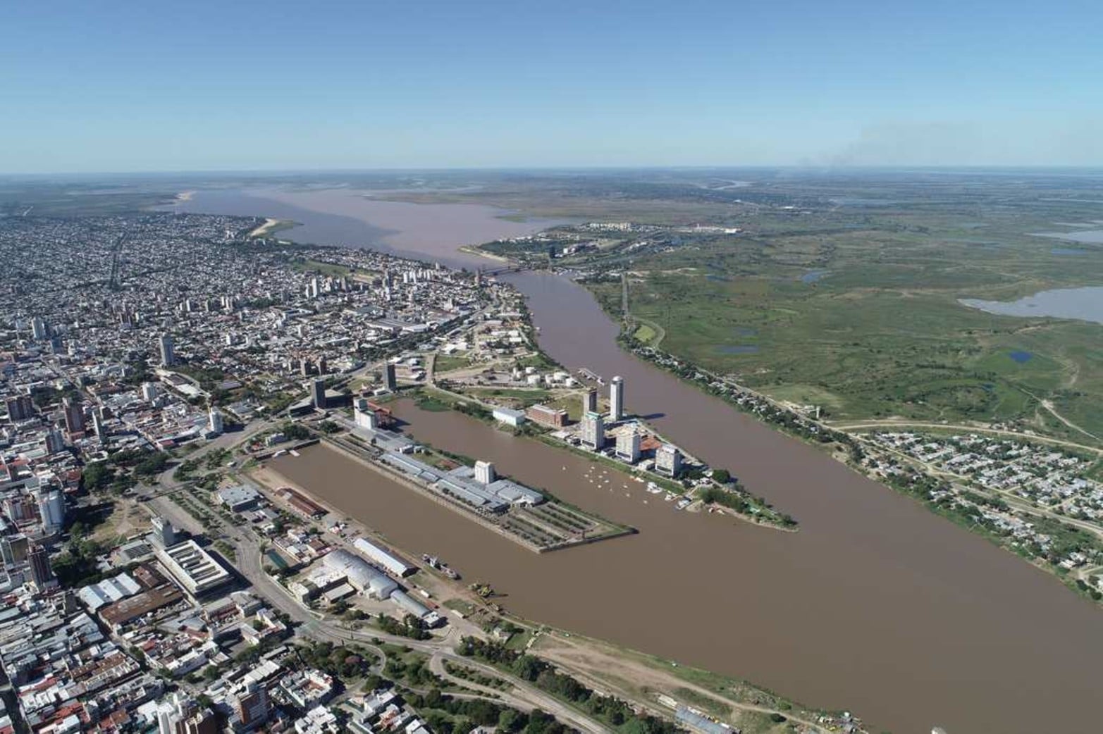 La zona portuaria inmovilizada. Los centros comerciales, el casino y la construcción siguen de cuarentena