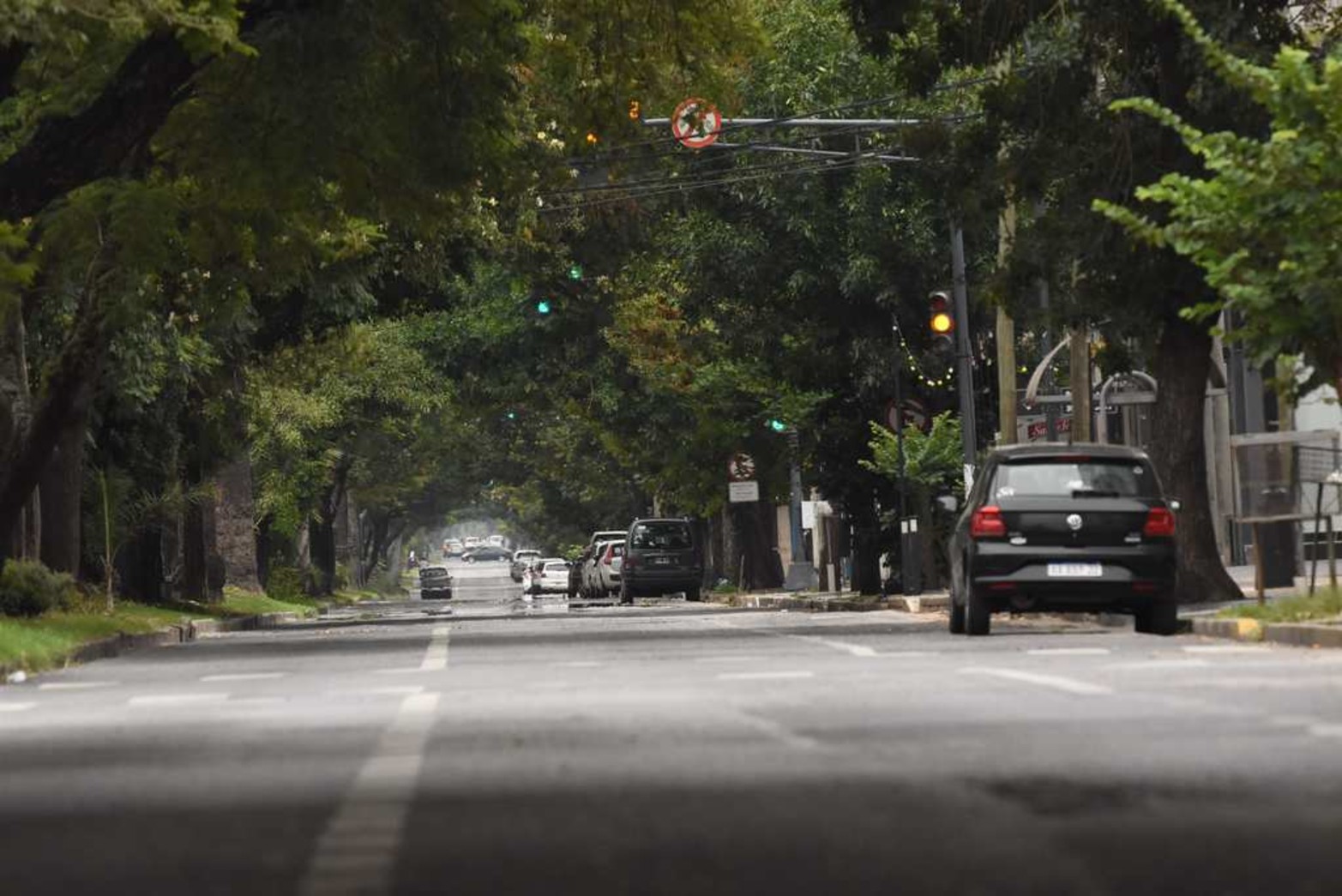 Boulevard Gálvez desde Guemes hacia el oeste...