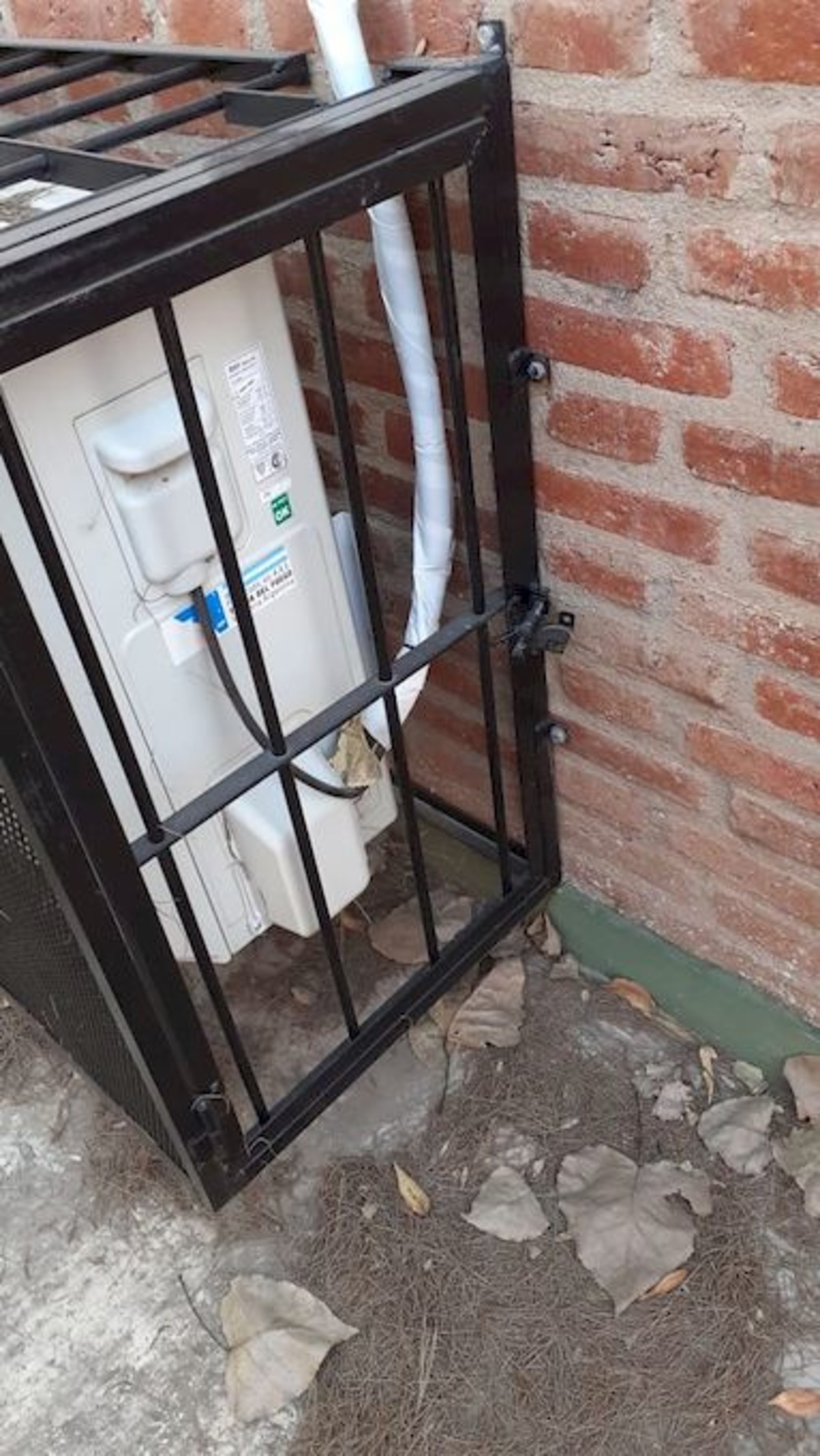 Los malvivientes forzaron rejas