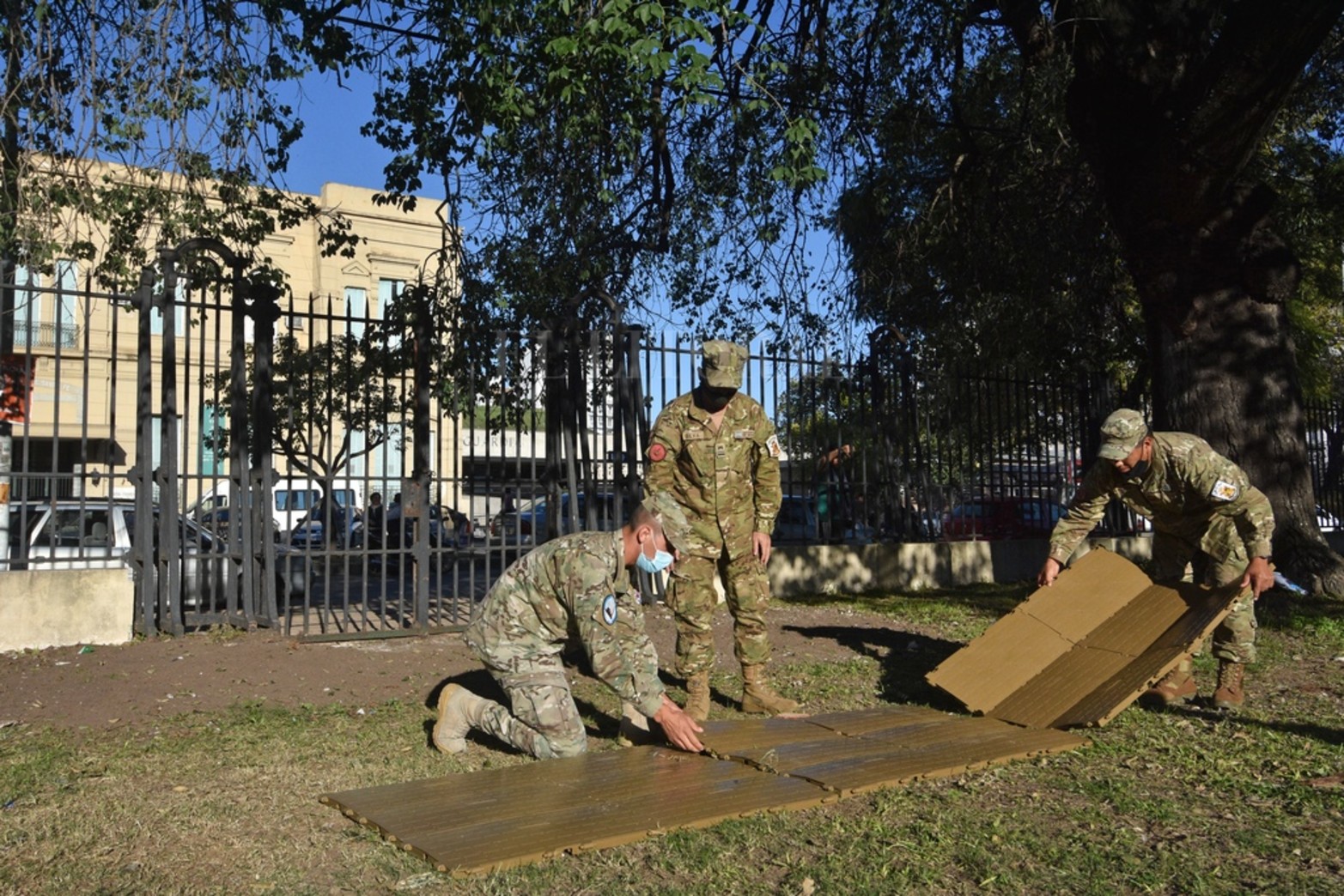 En las carpas se derivarán personas con patologías leves o en recuperación -postoperatorias, por ejemplo-.