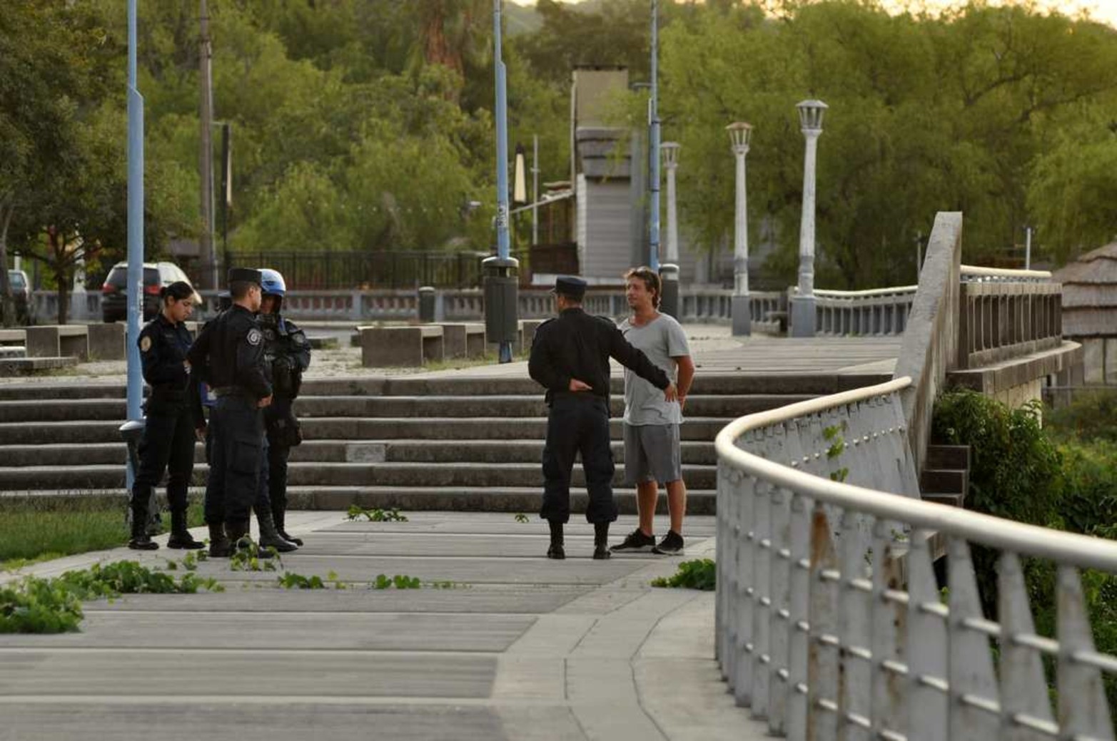 Paraná bloqueada. Los operativos de la policía de Entre Ríos esta en los accesos y en el interior de la ciudad.