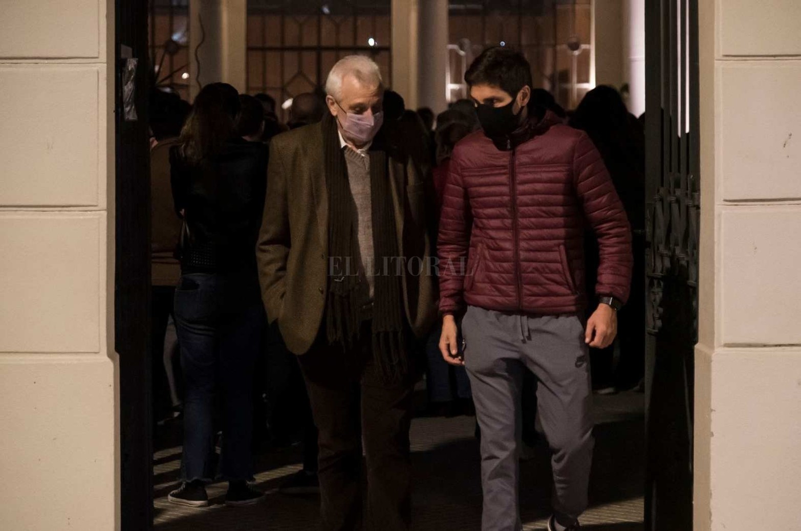 El diputado provincial Maximiliano Pullaro anoche en la biblioteca Argentina.