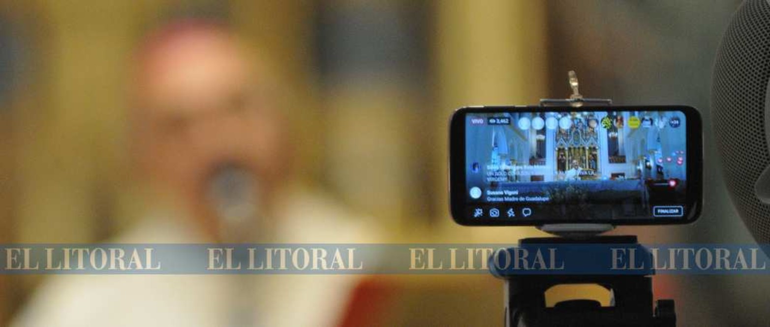 25 de abril. La misa por la Virgen de Guadalupe se hizo on line, sin público presente. Más de 3.600 personas estuvieron conectadas via facebook.
