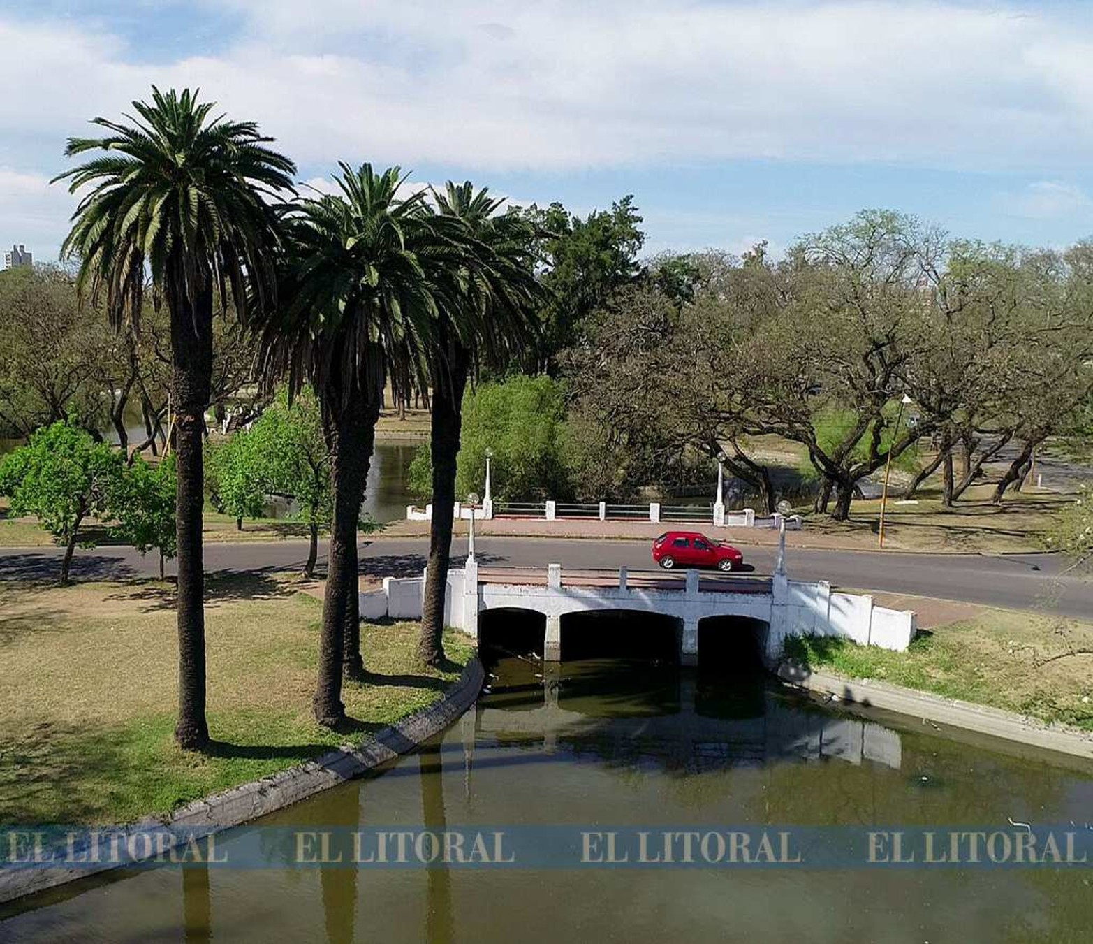 En sectores el Parque Juan de Garay se ve afectado por la falta de mantenimiento municipal.
