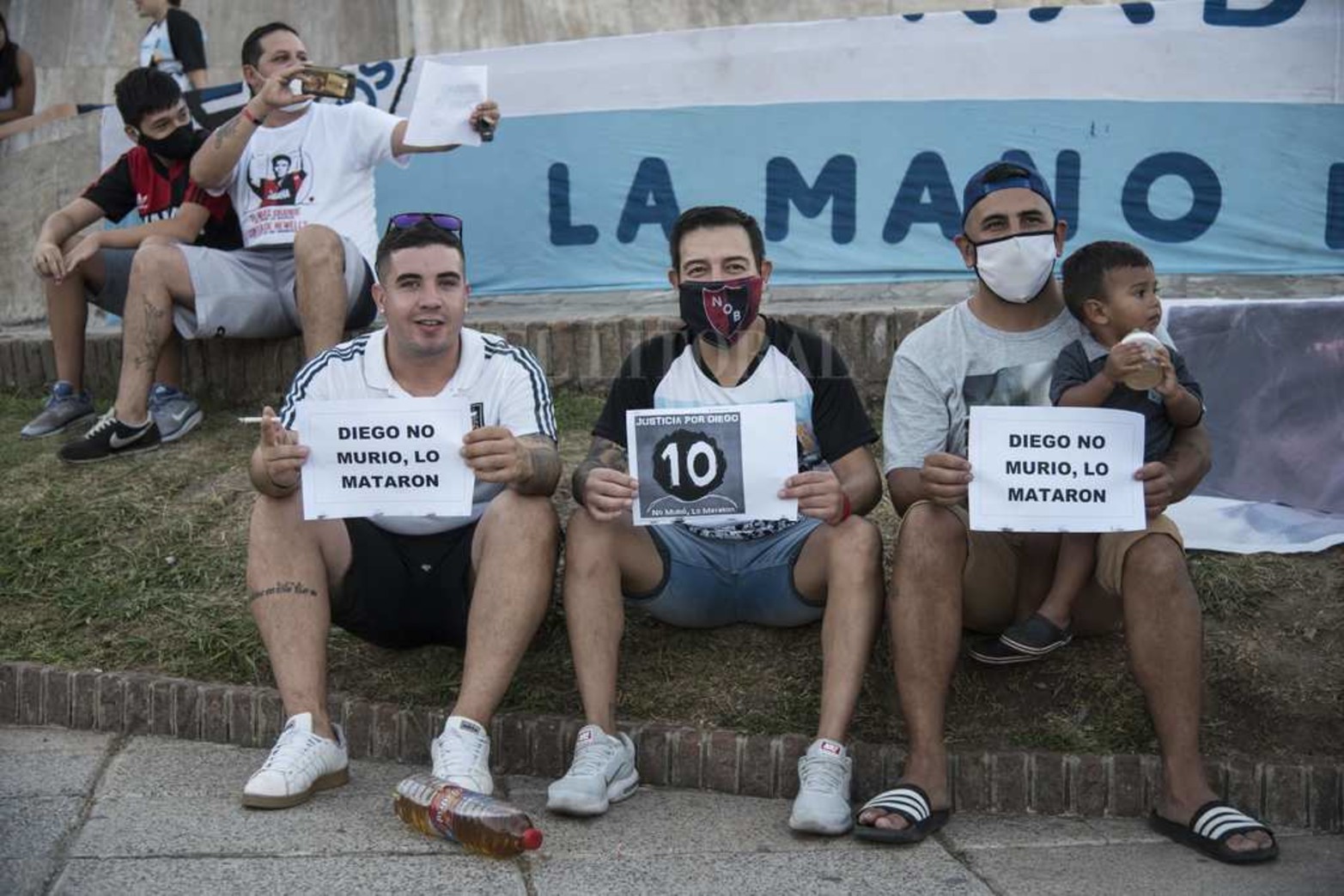 El Monumento a la Bandera fue el epicentro de la concentración en la ciudad de Rosario de los que piden por Diego Maradona.