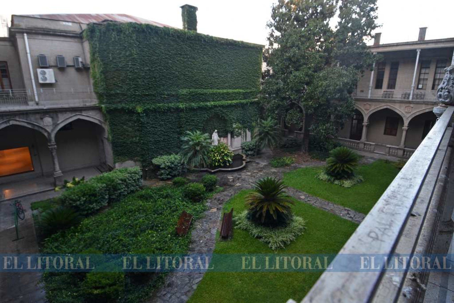 Cómo era la Plaza de Mayo a mediados del 1600, el cuadro de la Virgen que "sudó", la incógnita por el número de la habitación donde se alojó Jorge Bergoglio en el Colegio Inmaculada. Una recorrida por el casco histórico y la Manzana Jesuítica que desanda a una capital llena de misterios.