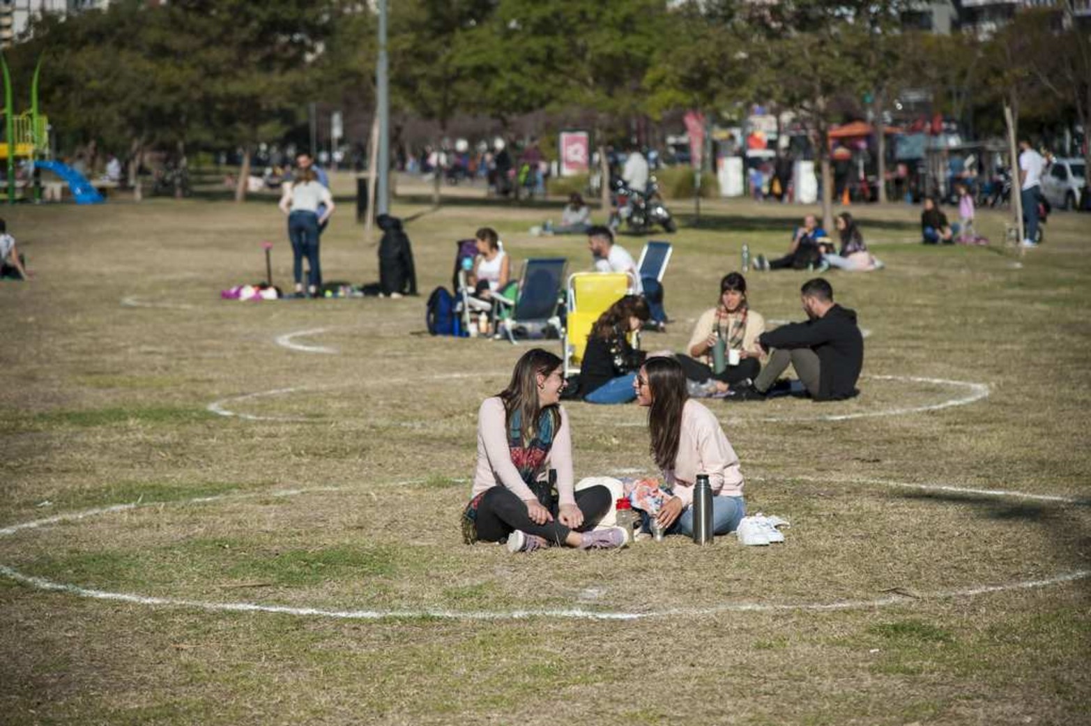 La iniciativa busca asegurar el cumplimiento de las medidas sanitarias establecidas durante los paseos familiares y afectivos en los fines de semana.