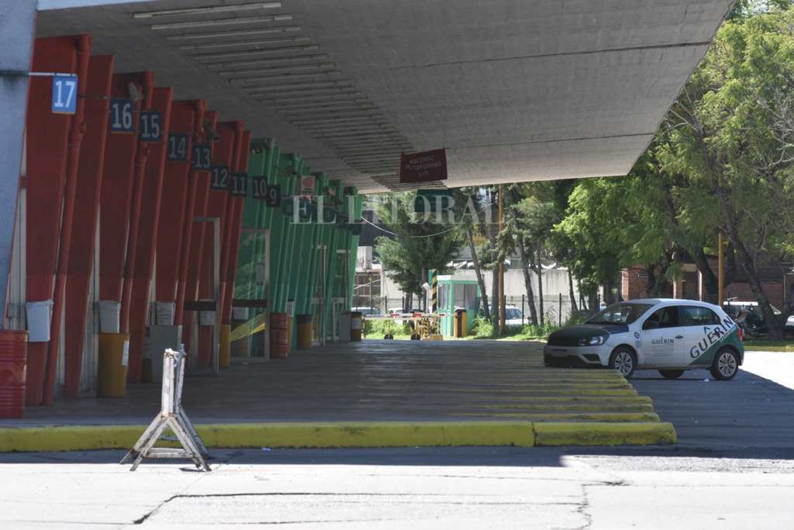 La terminal volvió a quedar vacía. Algunas empresas buscaran "paradas alternativas" cercana a la terminal.