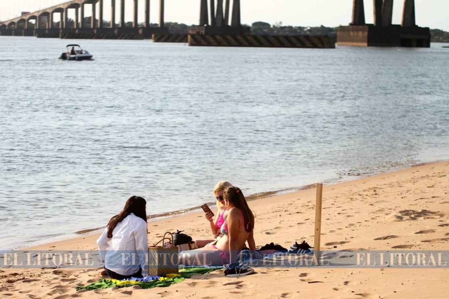 Permiso para playa. A través del sitio web de la municipalidad de Corrientes, los 350 cupos, este primer fin de semana, solo fueron solicitados la mitad.