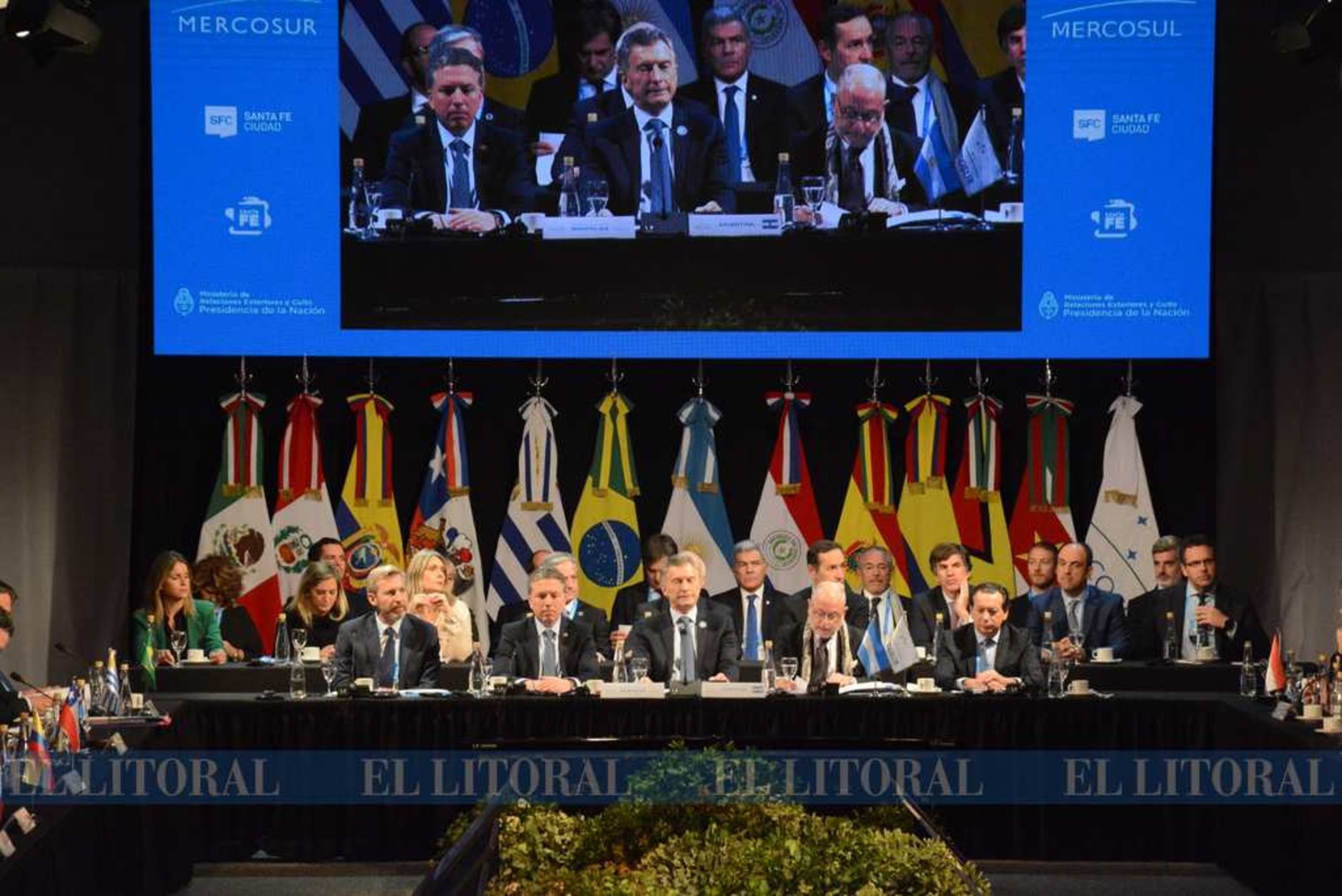 Una de las comisiones y anuncios que se desarrollarón entre las cancillerías en la Estación Belgrano.