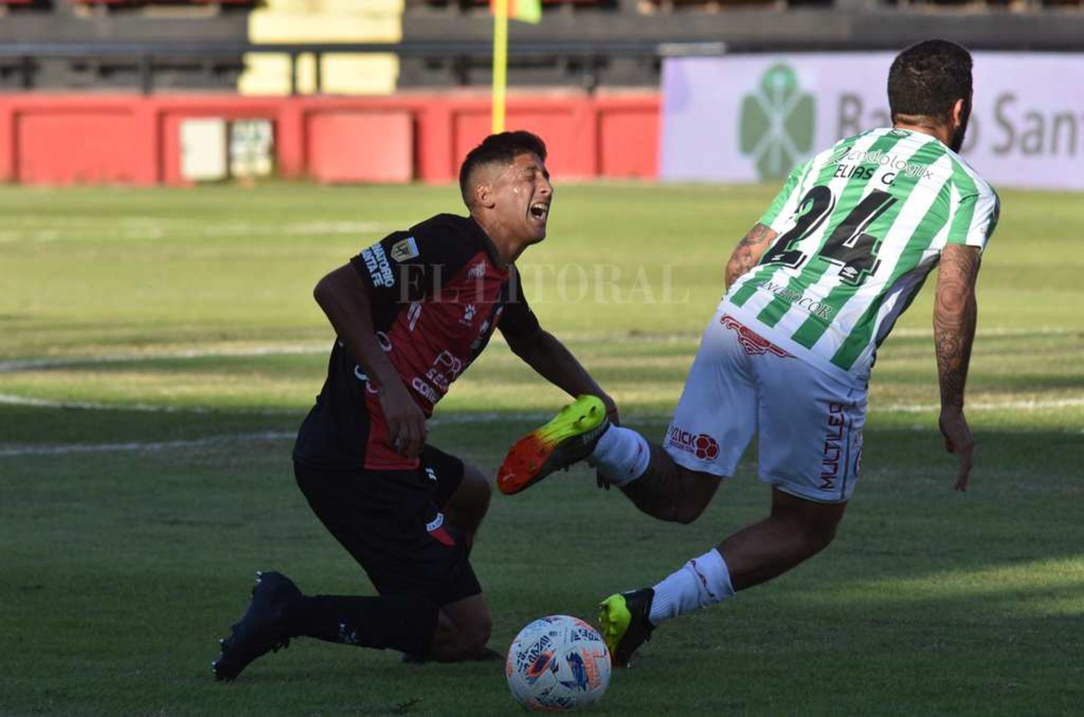 Colón empató 0 a 0 con Argentino y sigue invicto y puntero en el torneo de la liga profesional de fútbol.