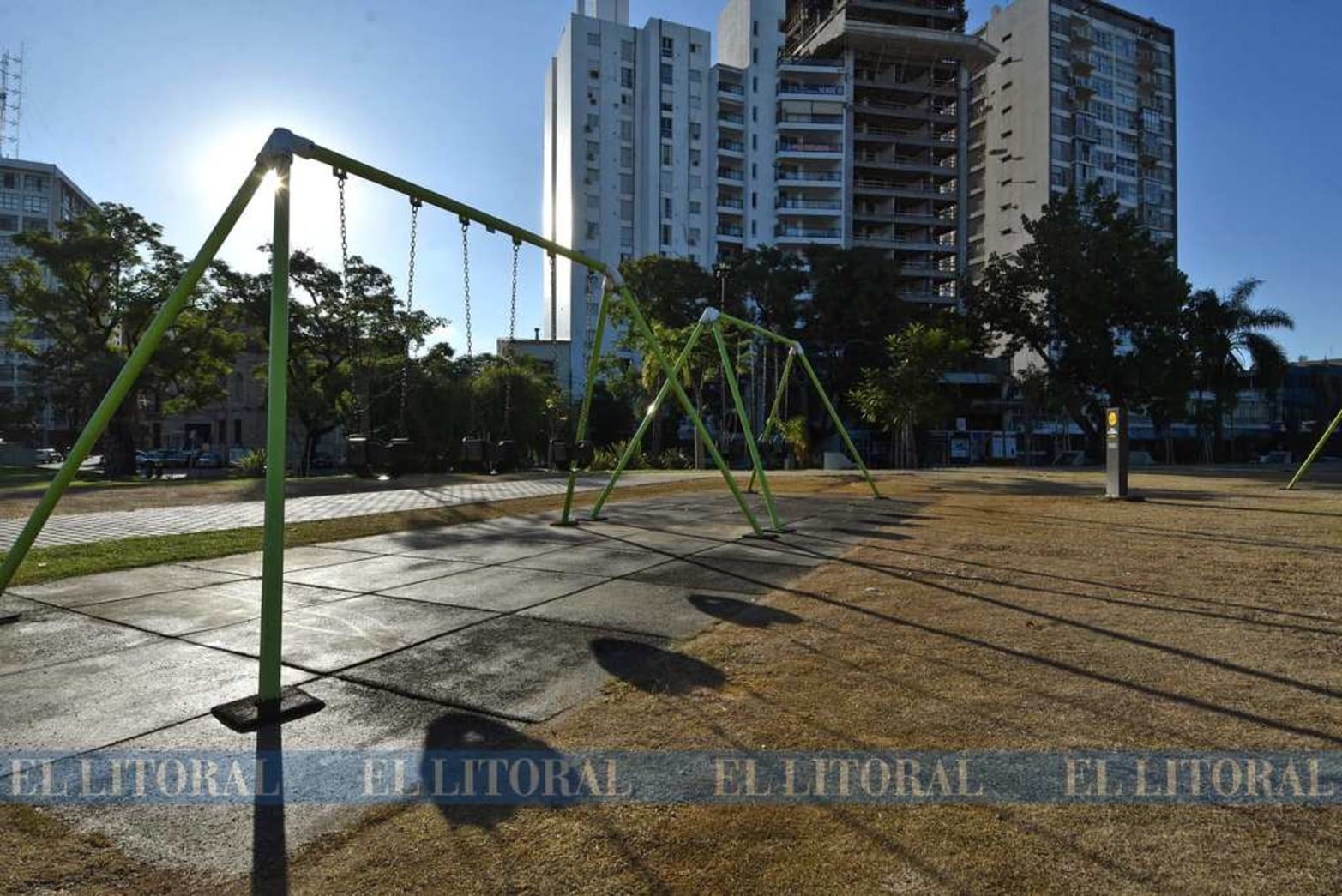 Lugares rojos. Uno de los lugares mas custodiado los primeros días fueron espacios para esparcimiento. Plaza Alberdi.