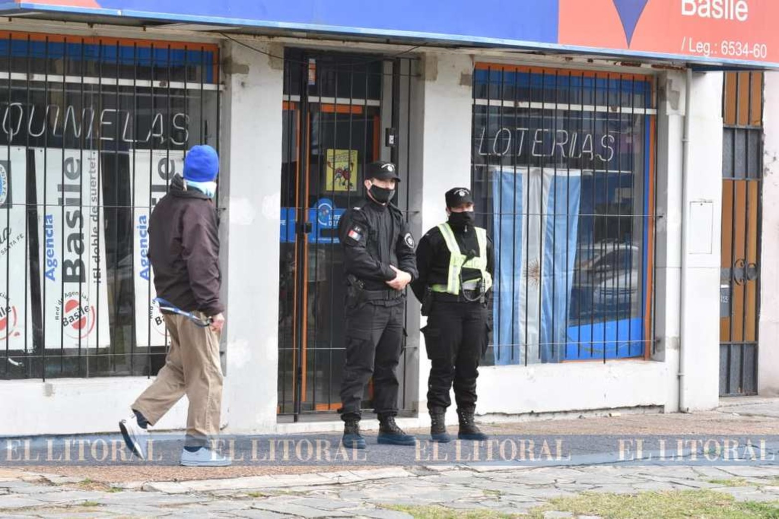 La modalidad de trabajo, de la policía de Santa Fe, para disminuir los robos es hacer operativos sorpresas en distintas zonas y horarios.