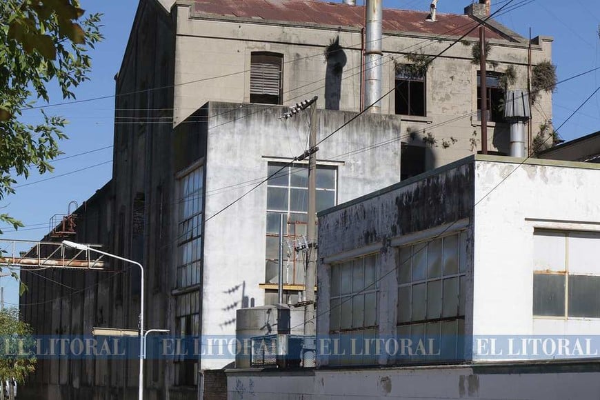 Cervecería San Carlos abandonada