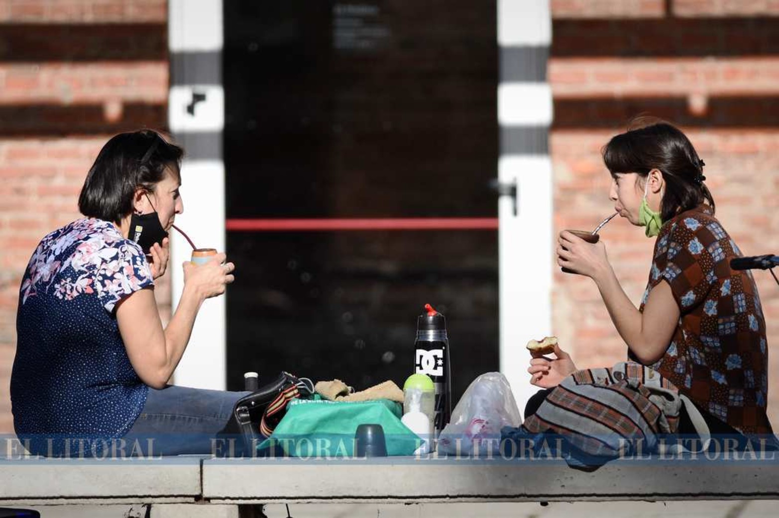 21 de septiembre. Con responsabilidad y aprendiendo a convivir con el virus. Cada uno con su mate.