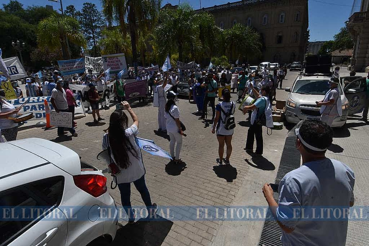 Enfermeros de toda la provincia, una vez más, reclamaron al Poder Ejecutivo que reglamente el Artículo 25 de la ley 12.501 que los reconoce como "personal de alto riesgo".