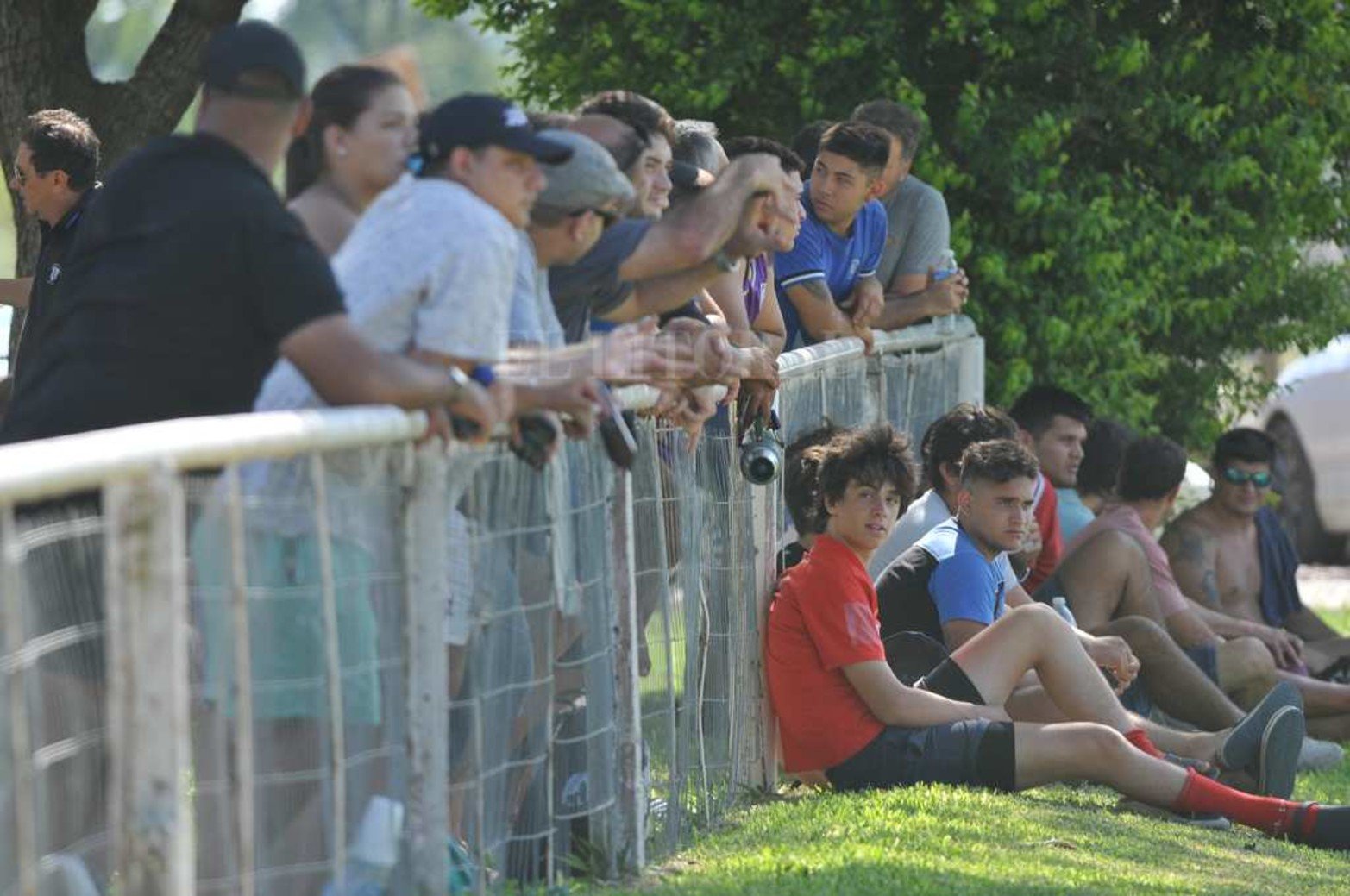 El rugby que fue uno de los primeros deportes en volver a entrenar en la ciudad pero hoy volvió a jugar un partido amistoso entre Universitario y Santa Fe Rugby.