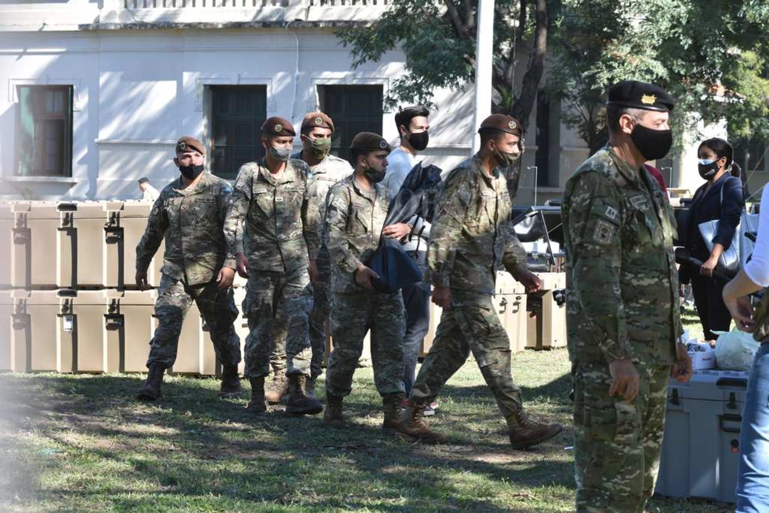 El hospital militar móvil llegó como una donación al país. Tiene capacidad para 40 camas de internación media.