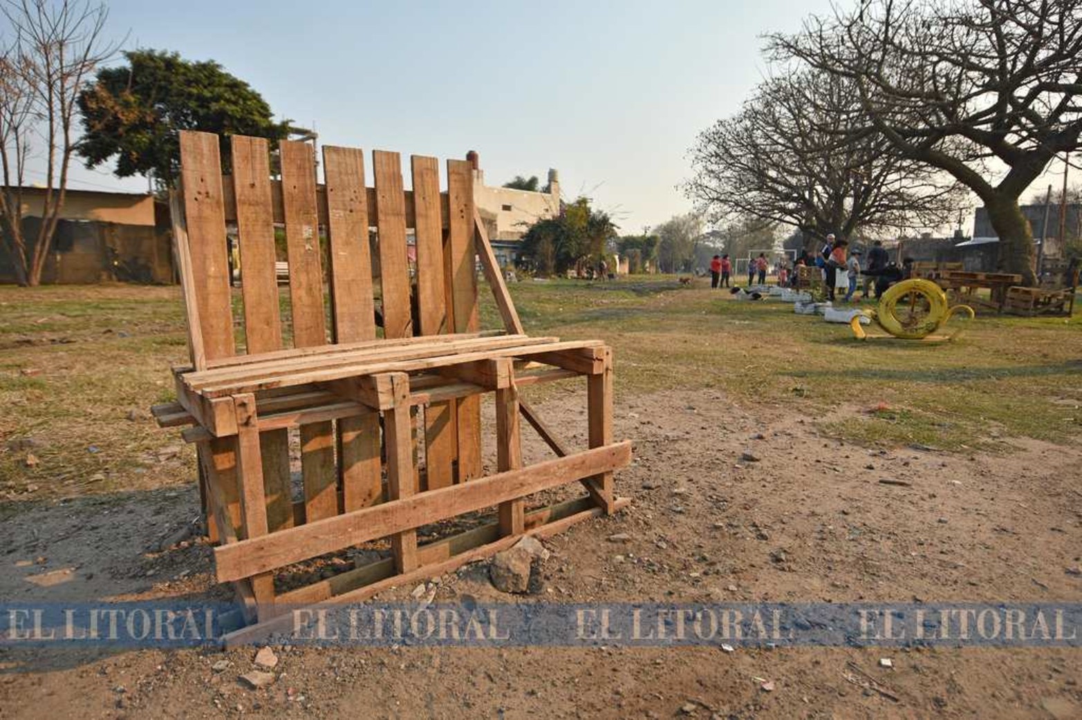 Lugar de encuentro. Donde había un basural, ahora hay un espacio de esparcimiento en común. Con la fuerza de la solidaridad entre los vecinos lograron cambiar el aspecto del lugar. Güemes y Luciano Torrent.
