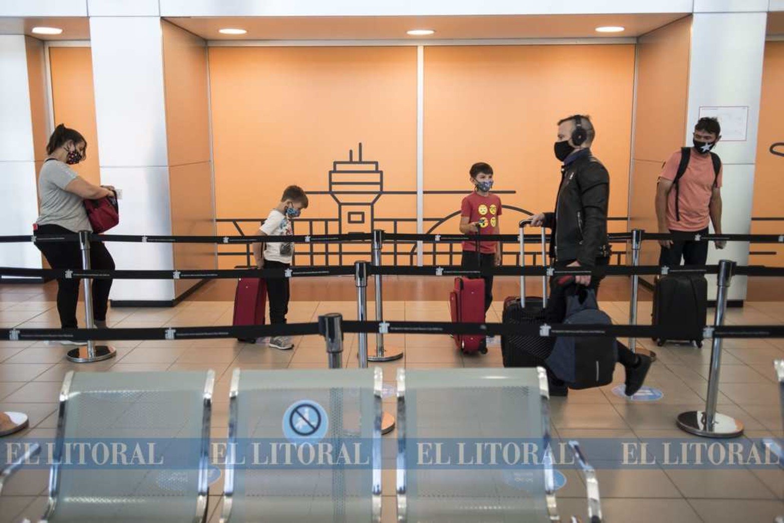 El Aeropuerto Internacional Rosario "Islas Malvinas" también comenzó con vuelos regulares hacia Buenos Aires.