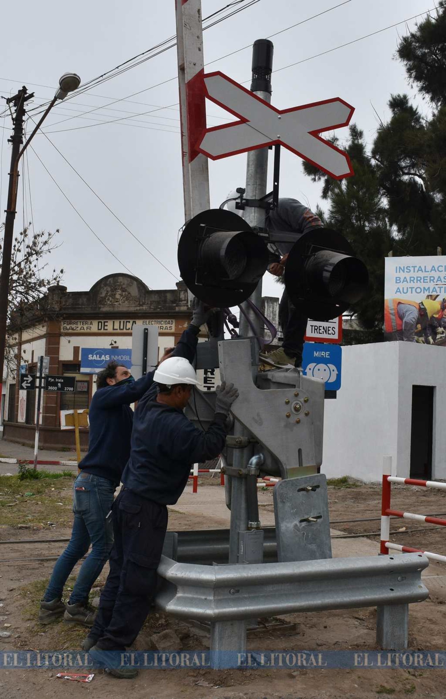 Sin funcionar provocó un accidente. Trenes Argentinos Cargas informó que se están investigando las causas de lo ocurrido y no se descarta un hecho de vandalismo, ya que se encontraron objetos ajenos al sistema de las barreras en la zona de vía.