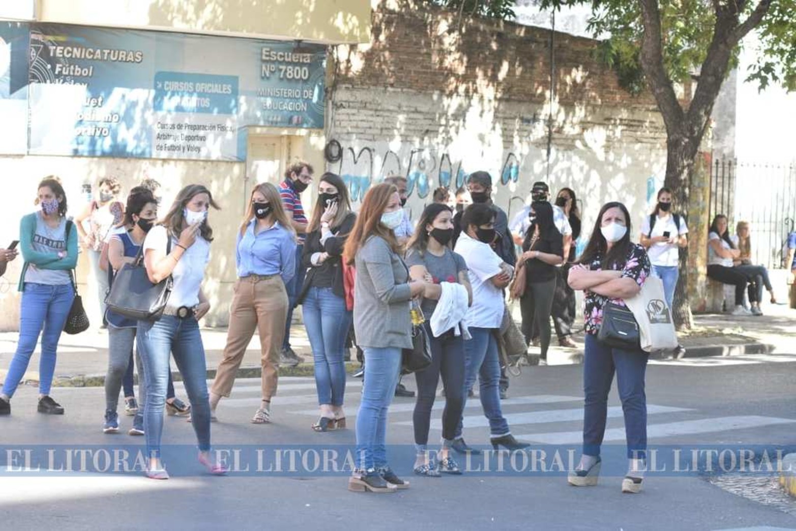 Un llamado al teléfono de emergencia 911 se advirtió que había una bomba en uno de los baños.
