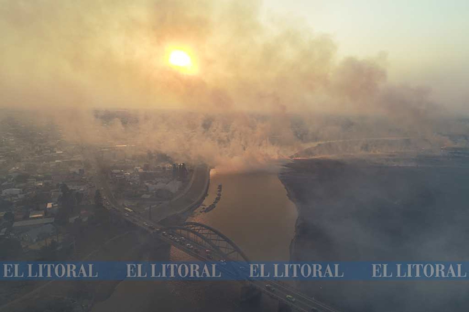 5 de agosto. El valle de inundación del río Salado se quemaba y la ciudad de Santo Tomé lo sufría.