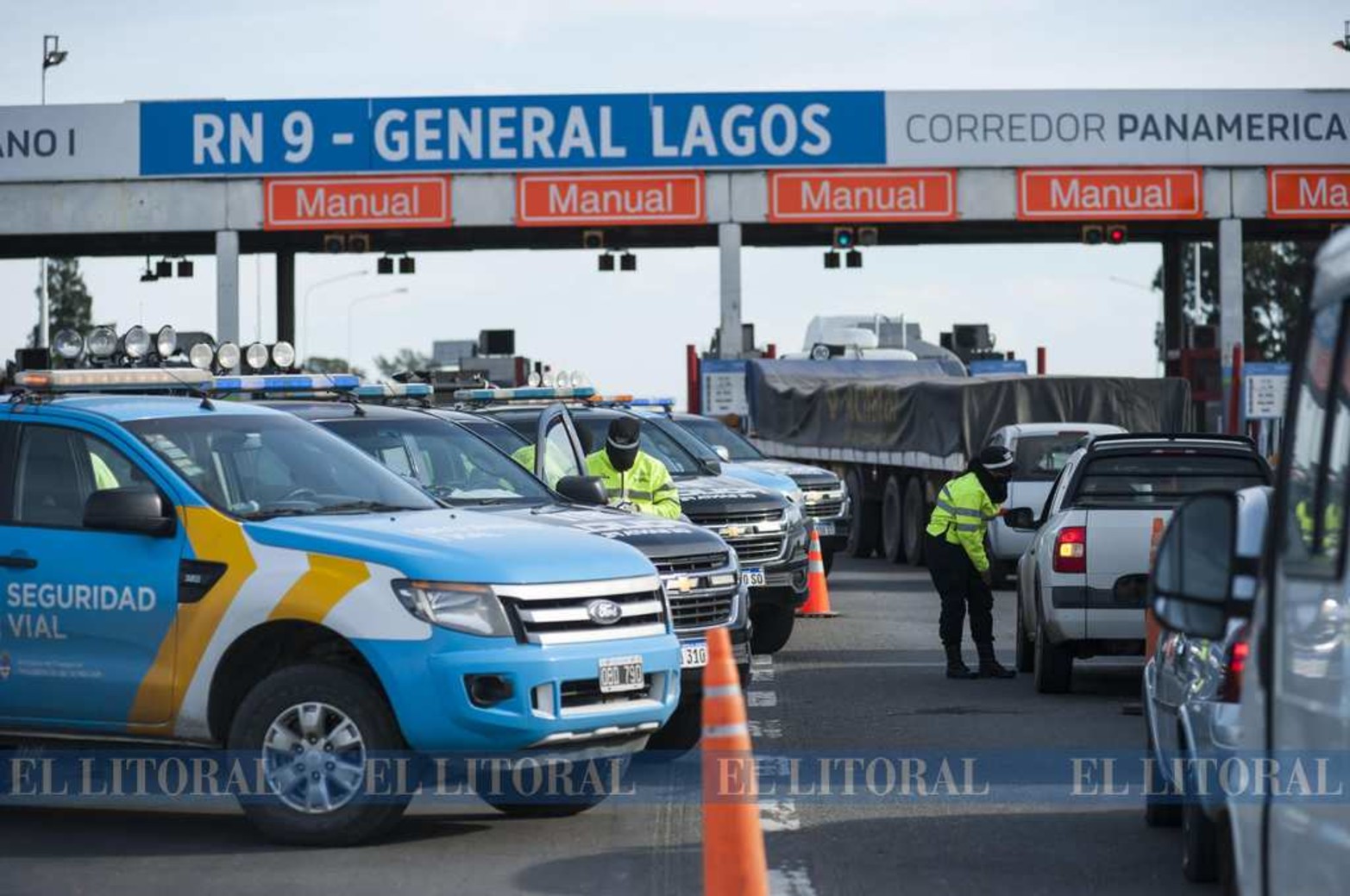 En el peaje de General Lagos, al sur de Rosario, a los controles que ya había se le sumó presentar el análisis negativo de coronavirus para quienes ingresan a Rosario.