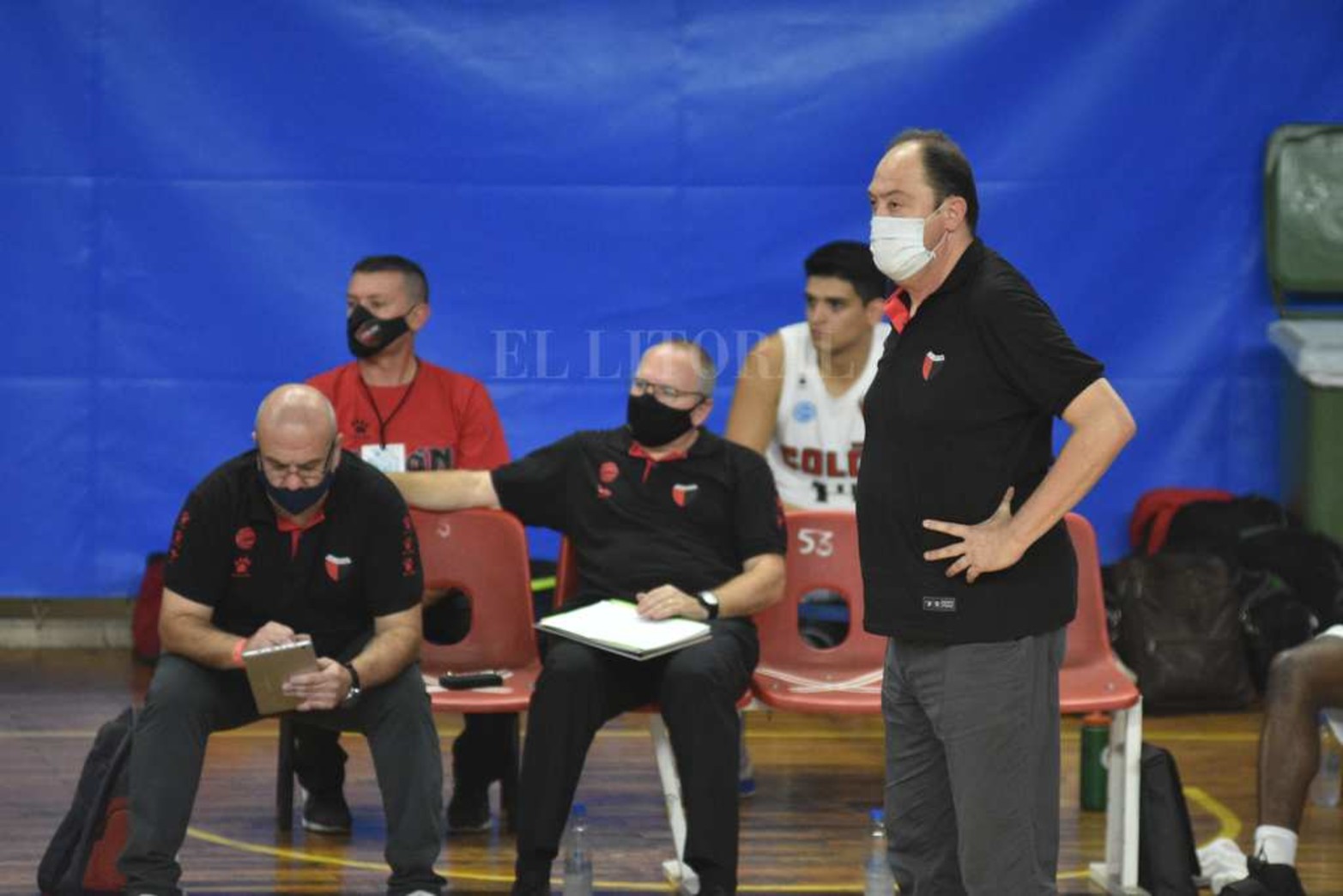 En un final para el infarto, Colón cayó por un punto: 83 a 82 frente a Central Olímpico Argentino de Ceres. Ricardo De Cecco y el "Pipi" Vesco son parte de el cuerpo técnico.