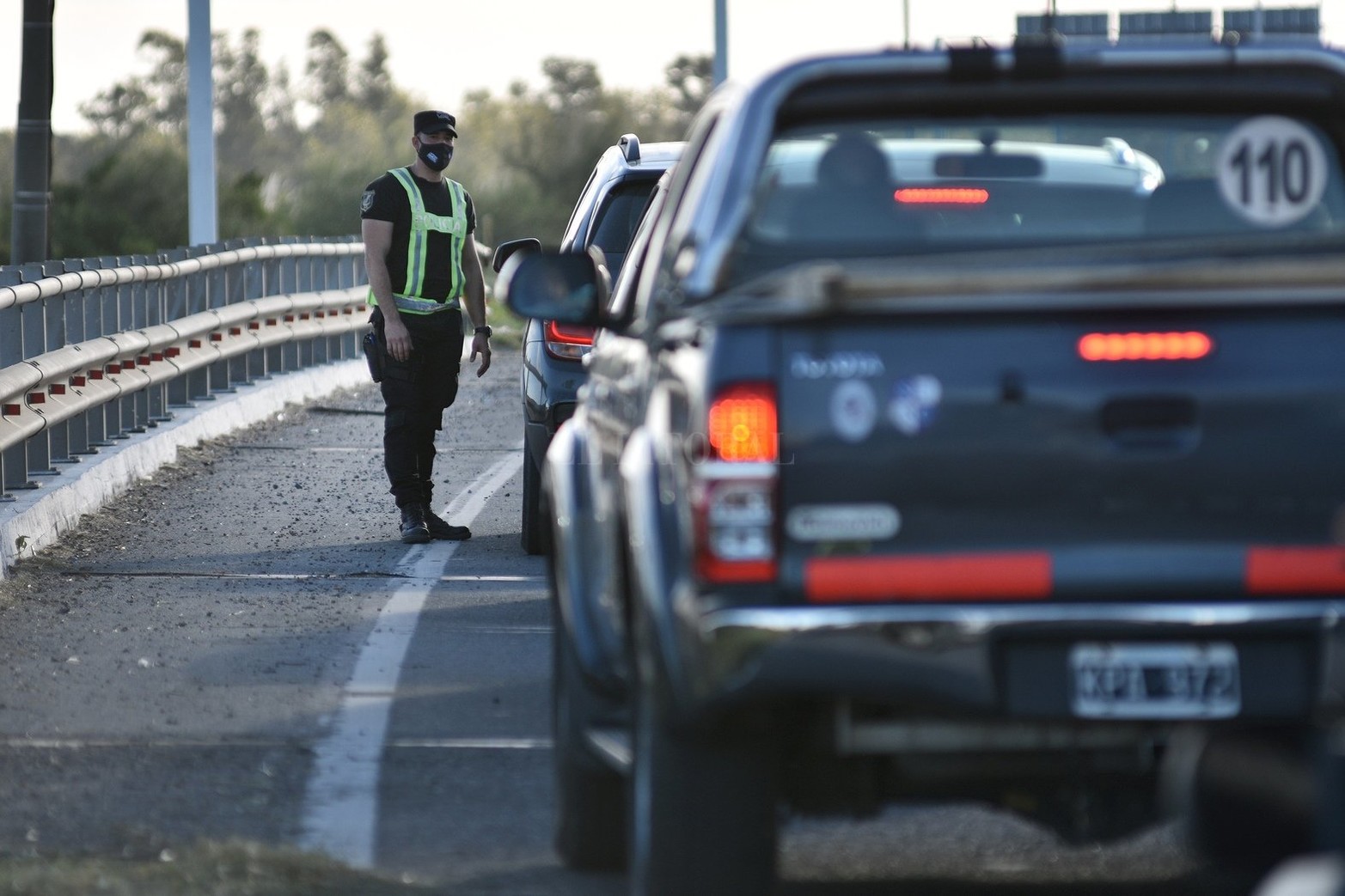 El corte de transportistas de empresas de turismo que comenzó este martes por la mañana en la autopista Santa Fe-Rosario no sólo continuaba, sino que además referentes del sector adelantaron a El Litoral que la medida se sostendrá en tanto y en cuanto no reciban respuestas del gobierno provincial.