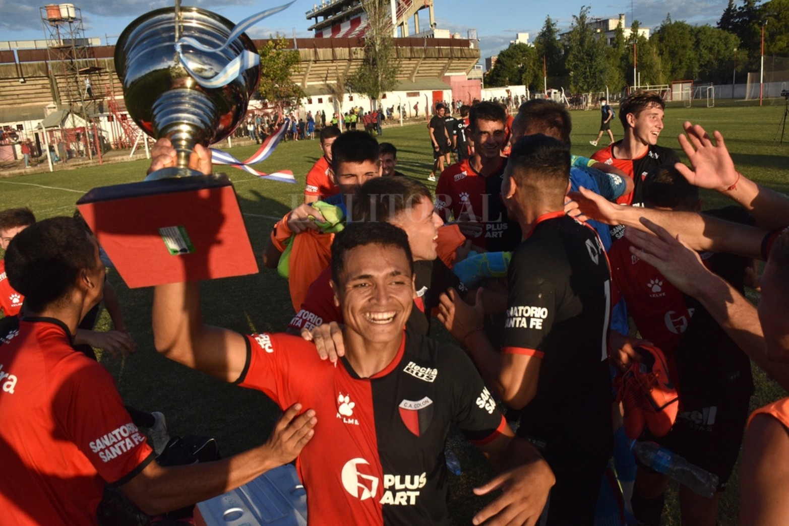 El "Sabalero" venció a Unión en el derby liguista por 1 a 0.