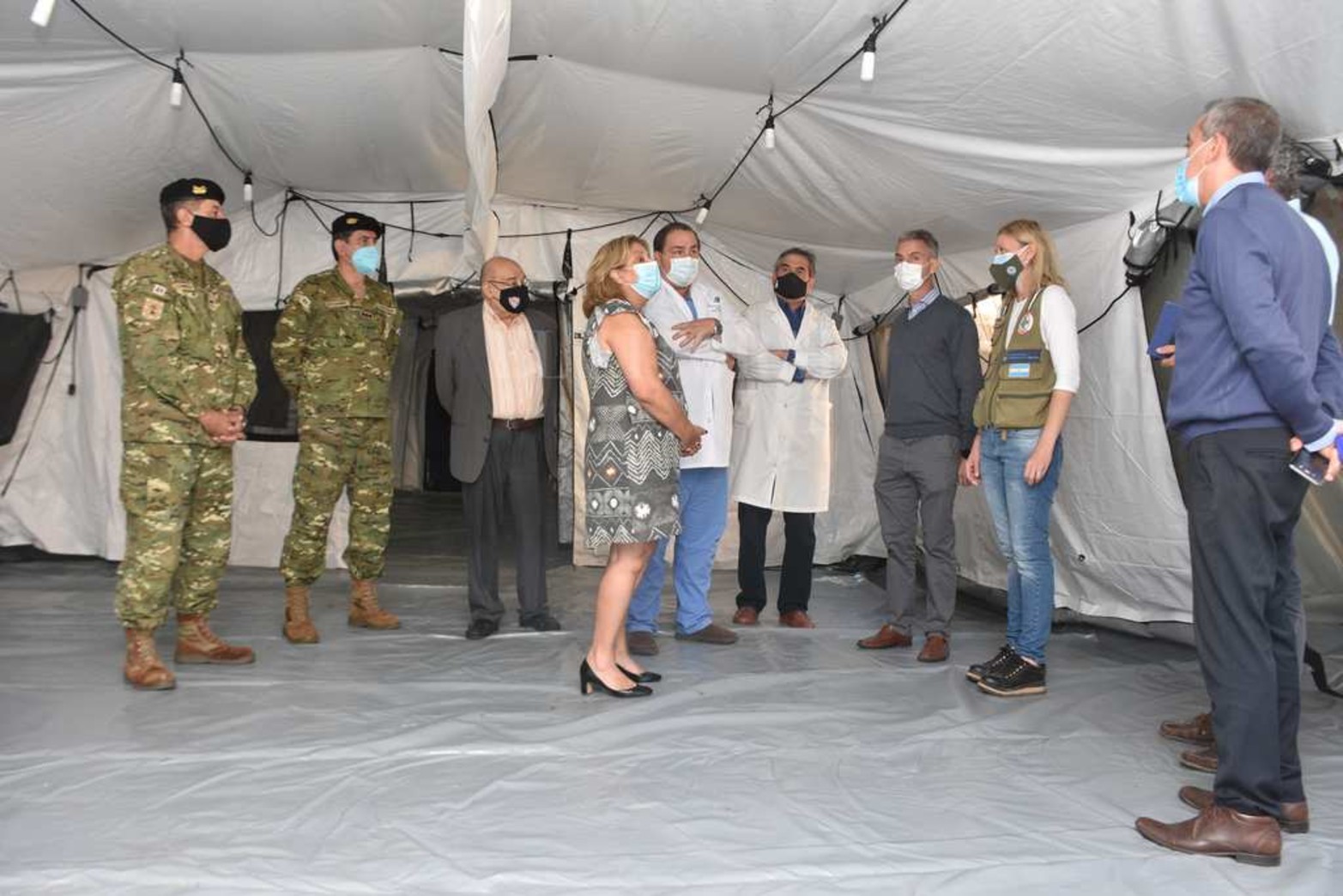 El hospital militar móvil llegó como una donación al país. Tiene capacidad para 40 camas de internación media.