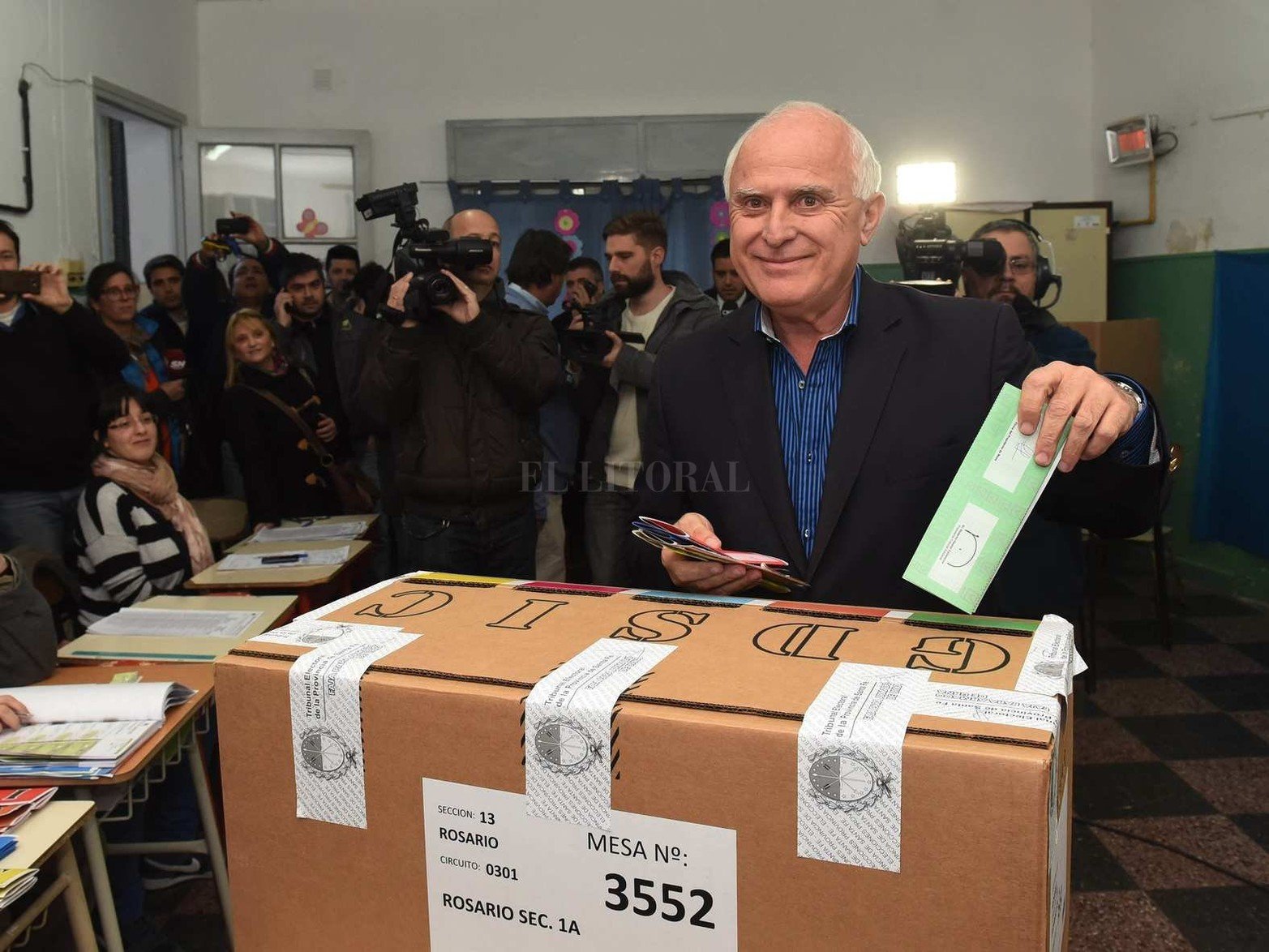 14 de junio de 2015. Rosario, Miguel Lifschitz votando cuando fue electo gobernador de la Provincia de Santa Fe.