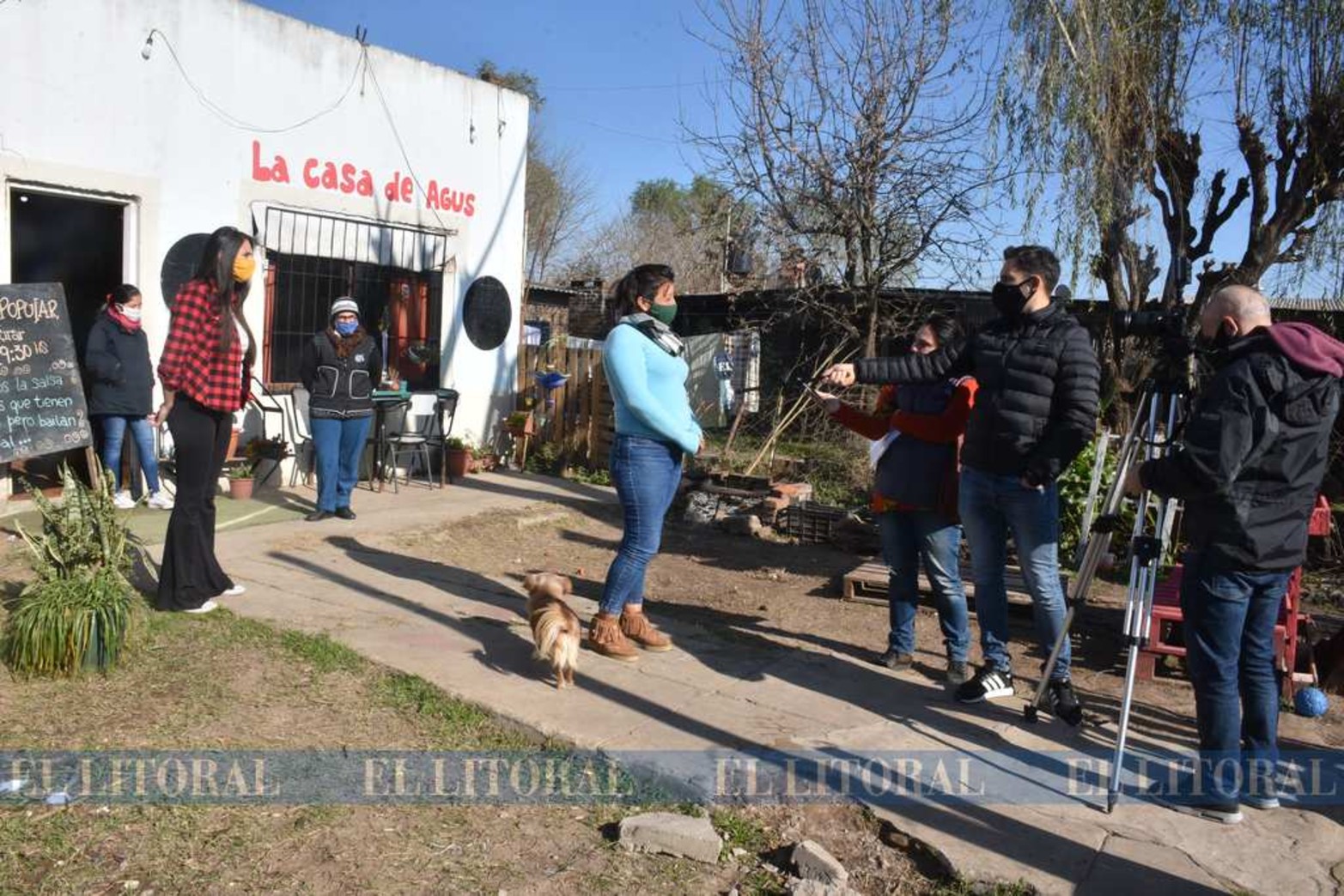 El equipo periodístico de El Litoral realiza una cobertura audio visual e impreso.