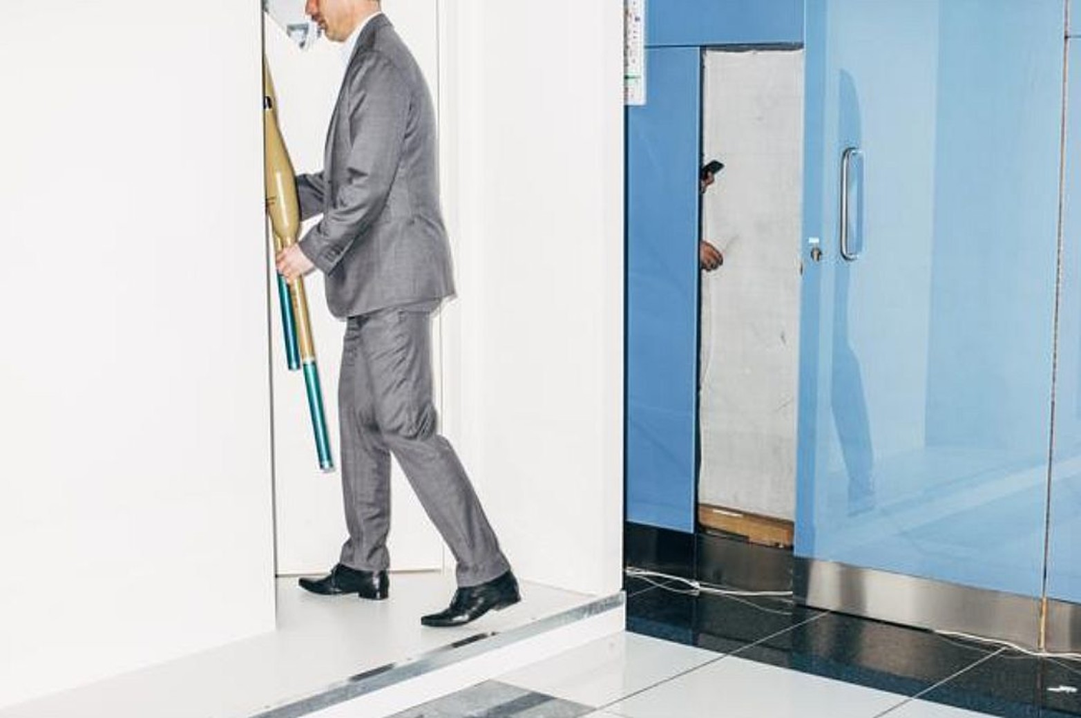 Escena captada en el IDEX, una de las ferias de armas más grande del mundo