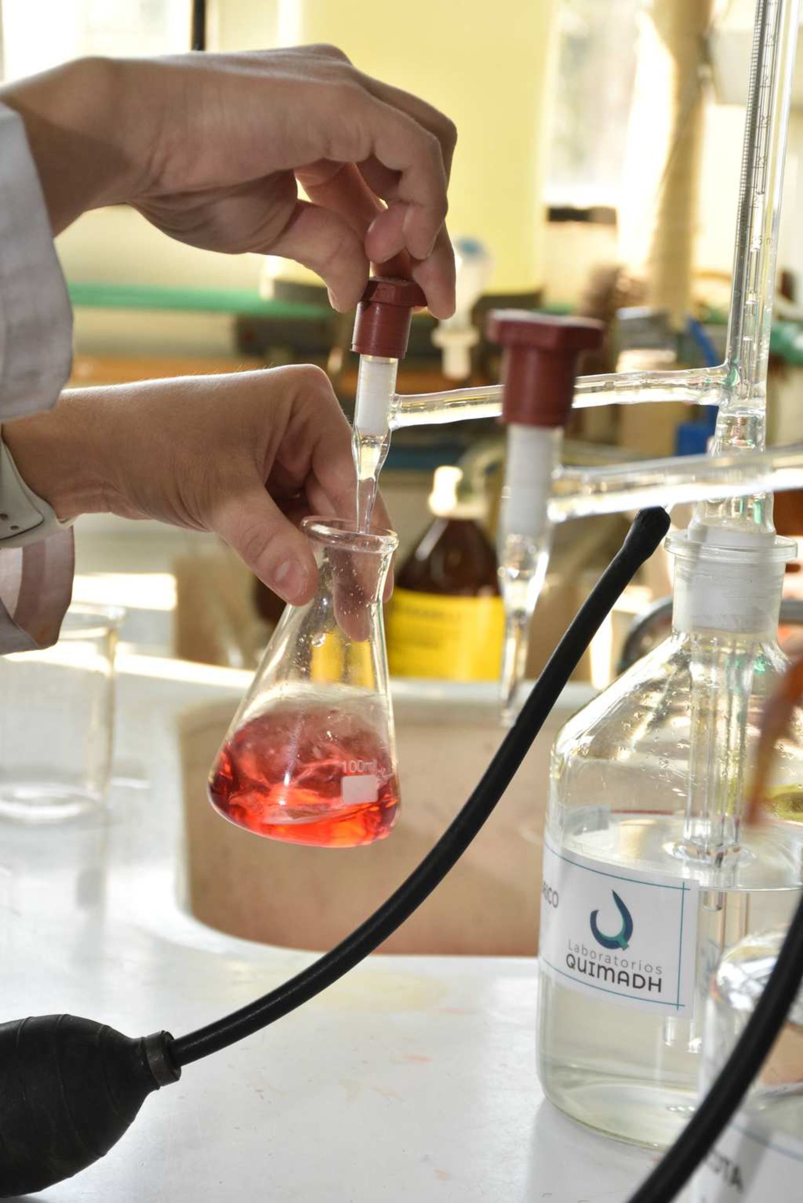 Del laboratorio al campo y a la industria. La empresa Quimadh lleva 25 años en el mercado local y más de una década en el mercado internacional.